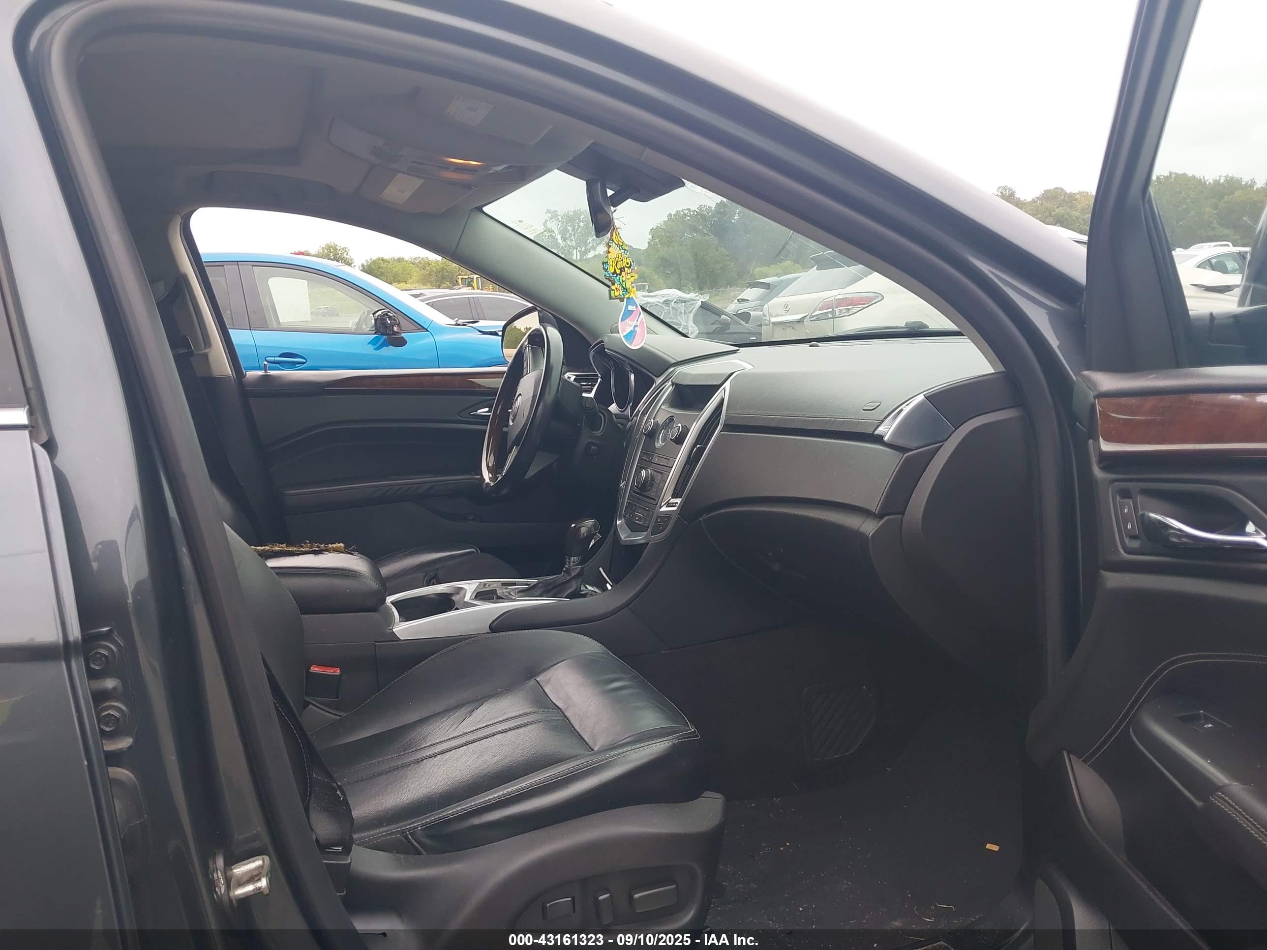 CADILLAC SRX image 5