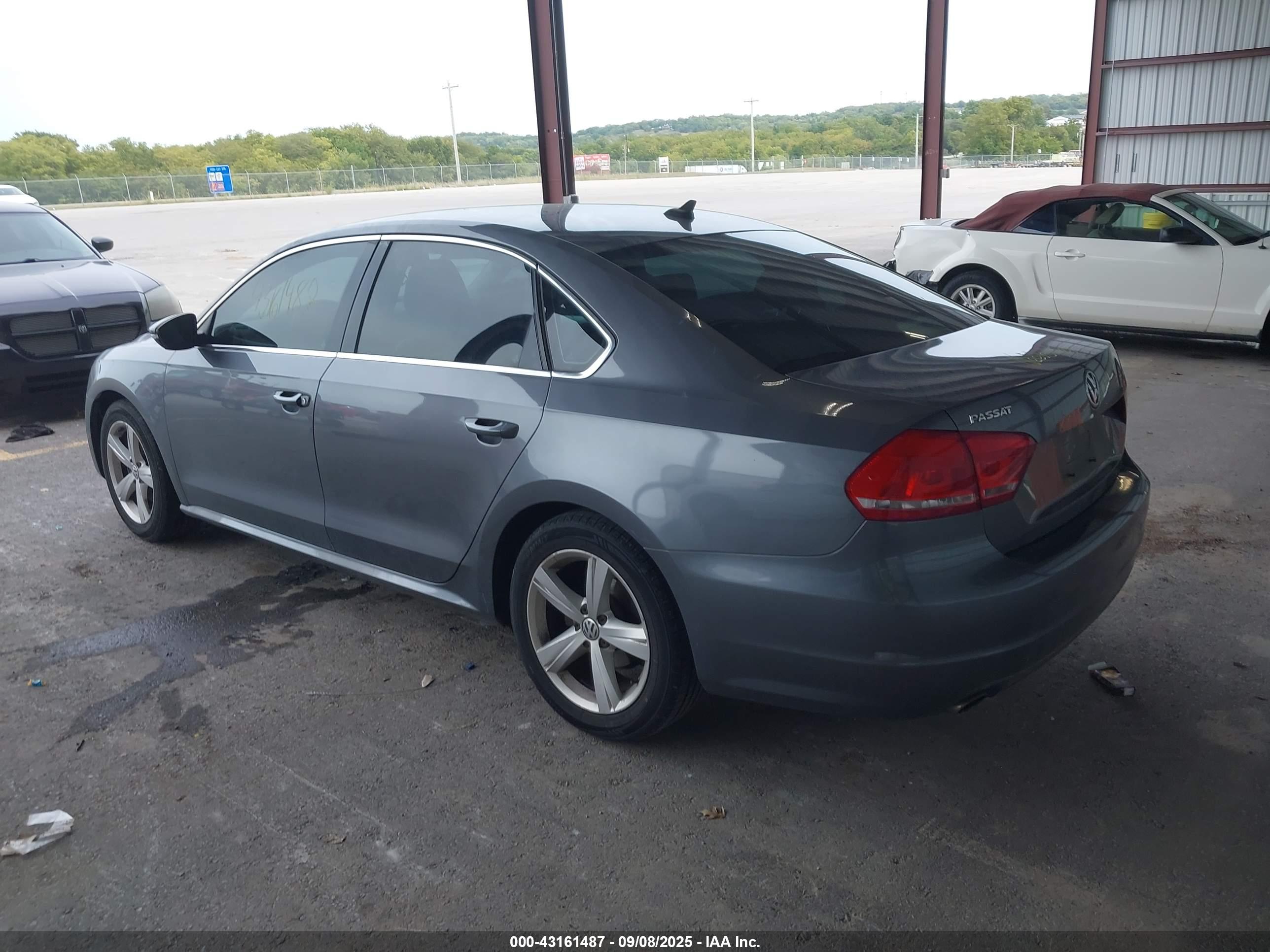 VOLKSWAGEN PASSAT image 3