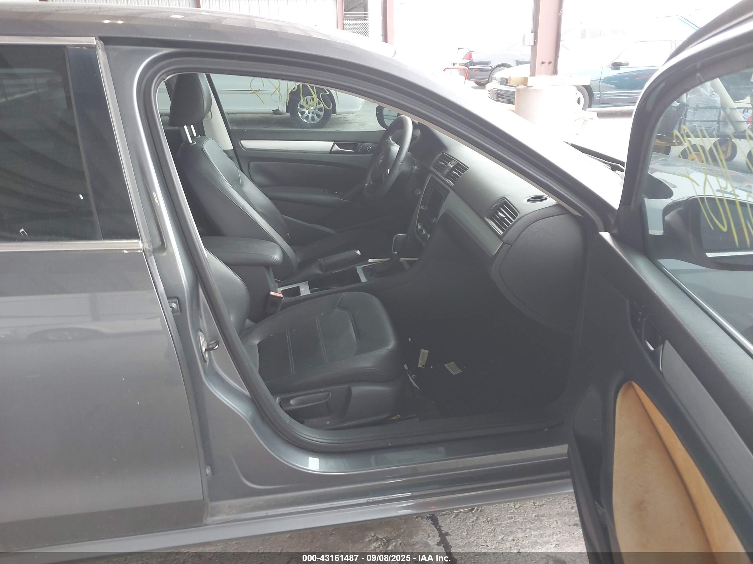 VOLKSWAGEN PASSAT image 5