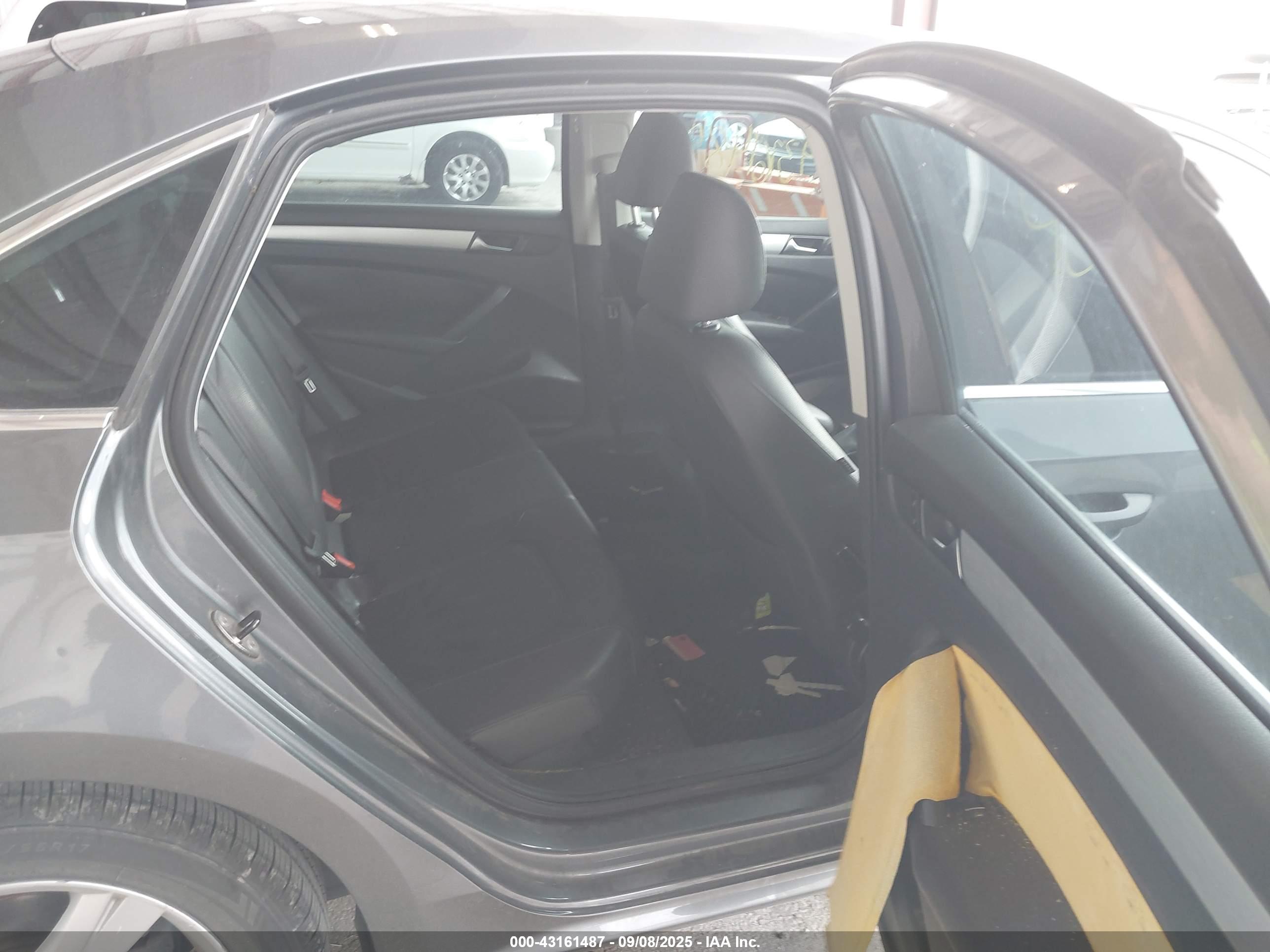 VOLKSWAGEN PASSAT image 8