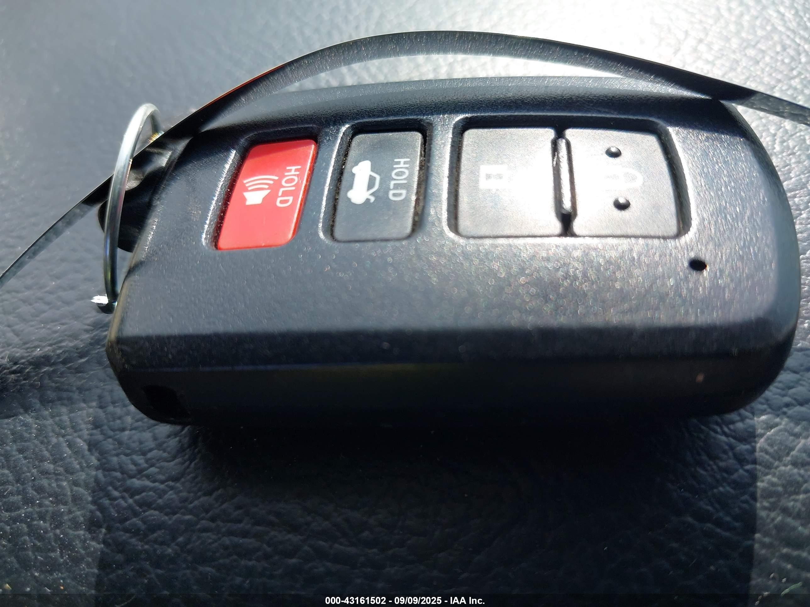 TOYOTA AVALON image 11