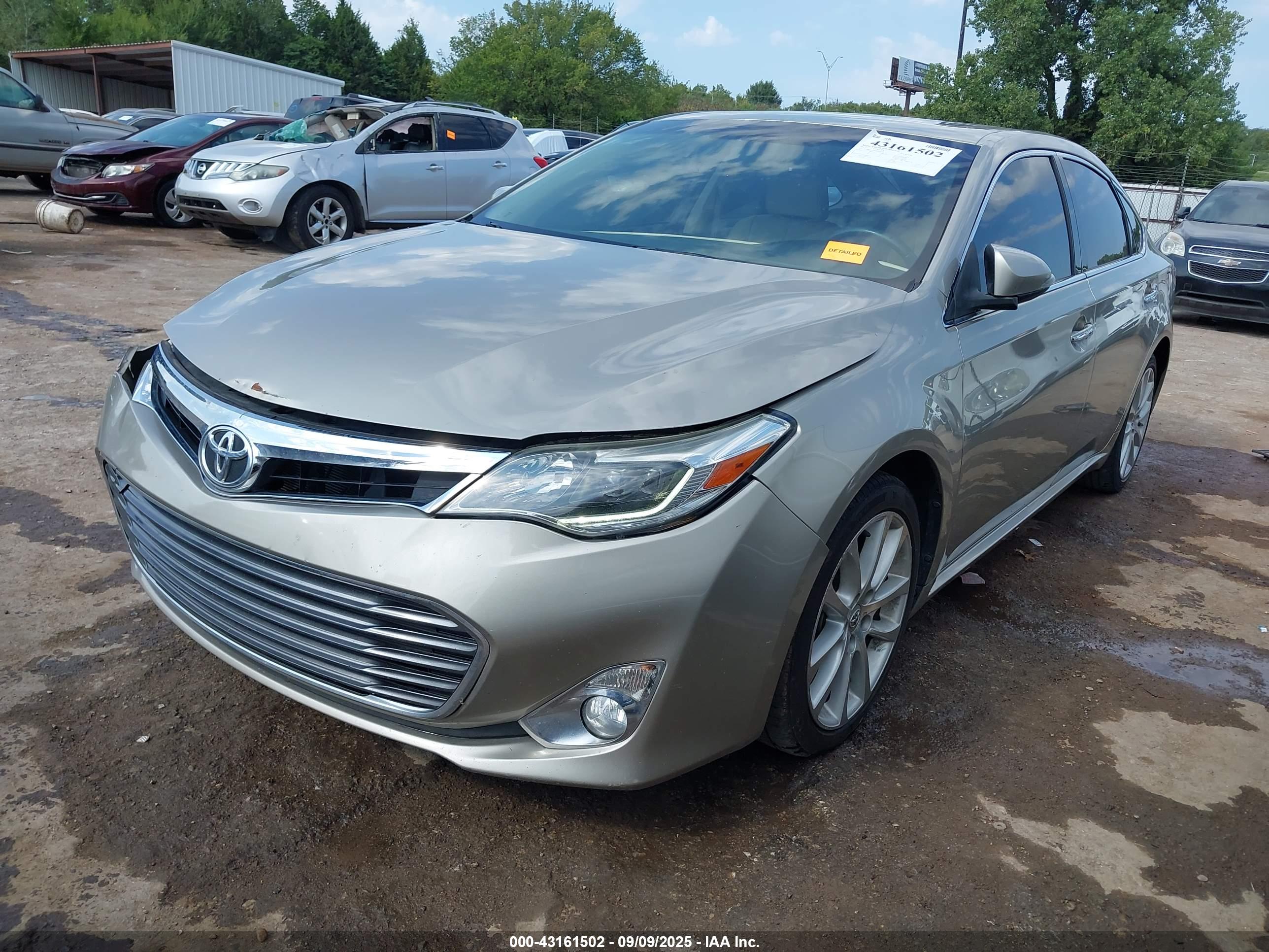 TOYOTA AVALON image 2