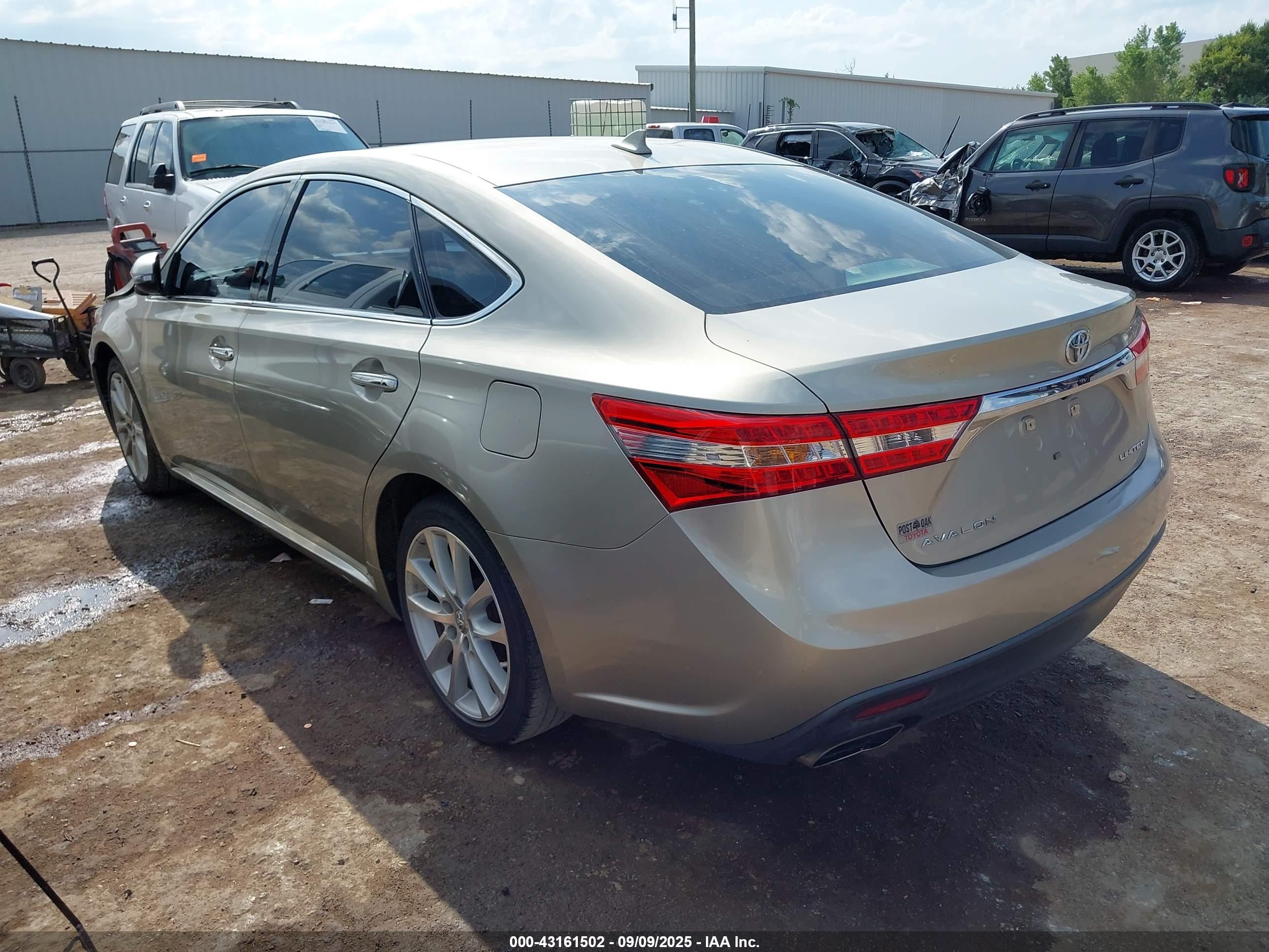 TOYOTA AVALON image 3