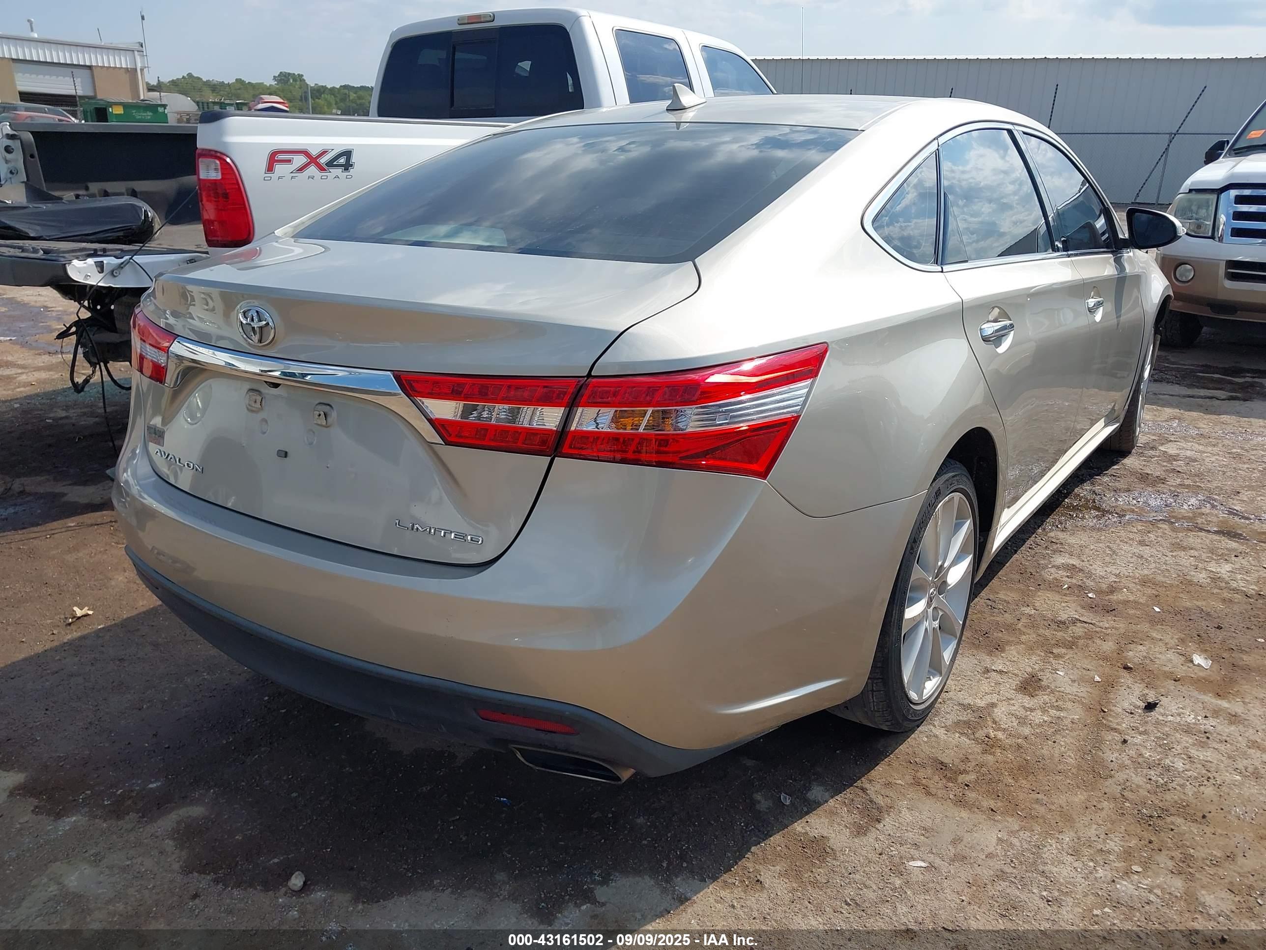 TOYOTA AVALON image 4
