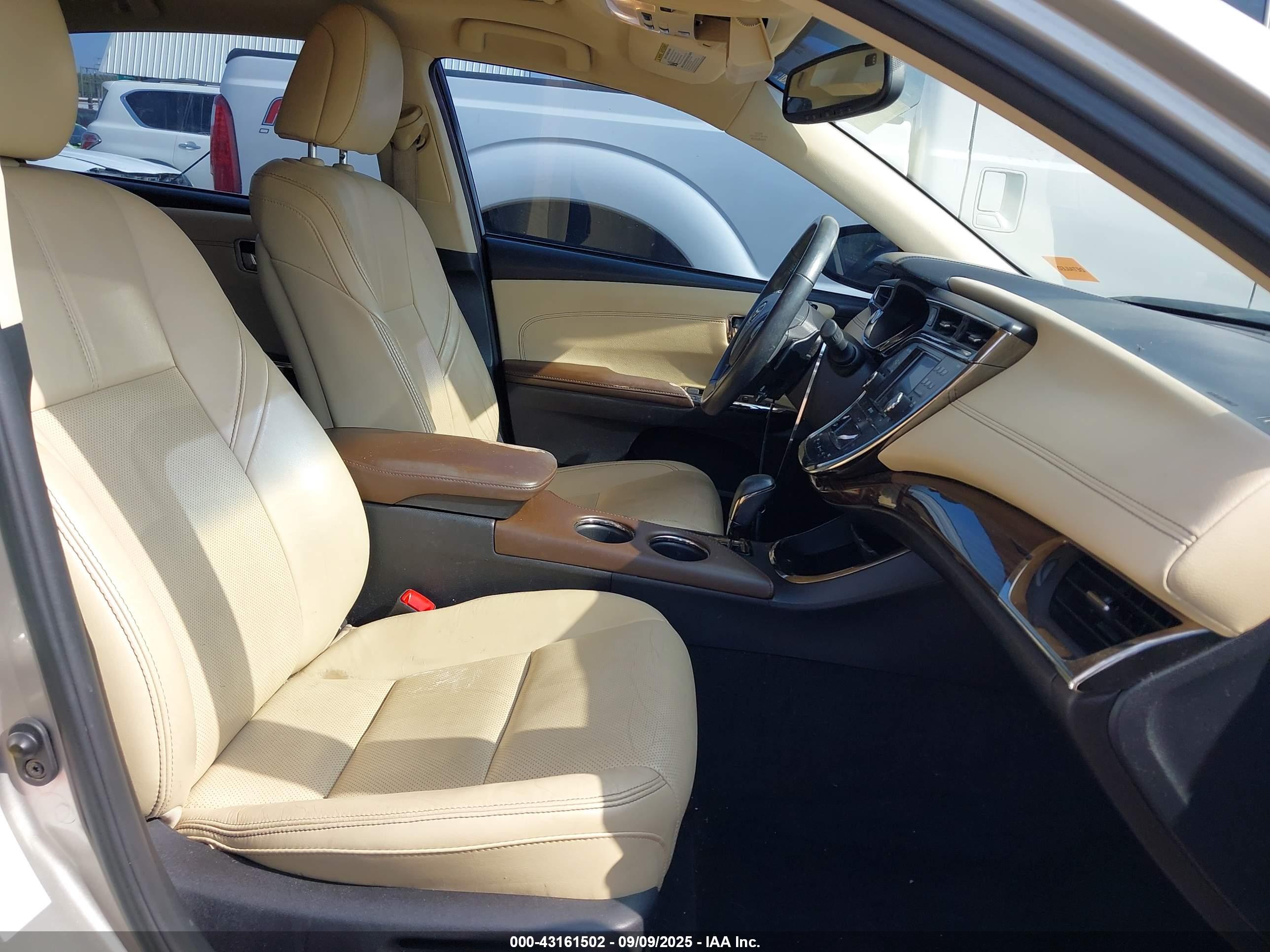 TOYOTA AVALON image 5