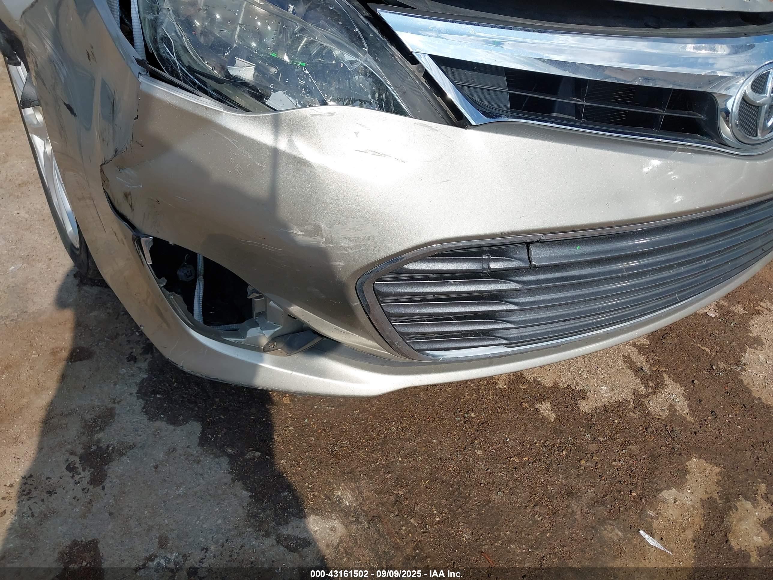 TOYOTA AVALON image 6