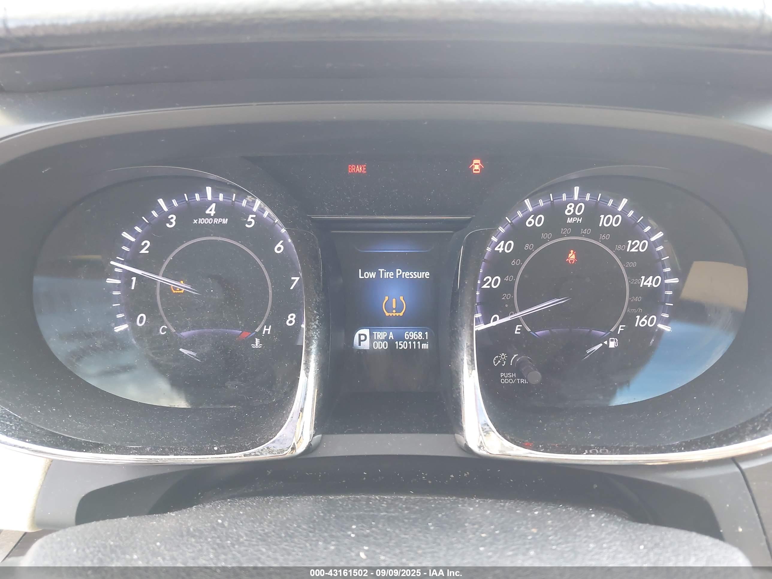 TOYOTA AVALON image 7