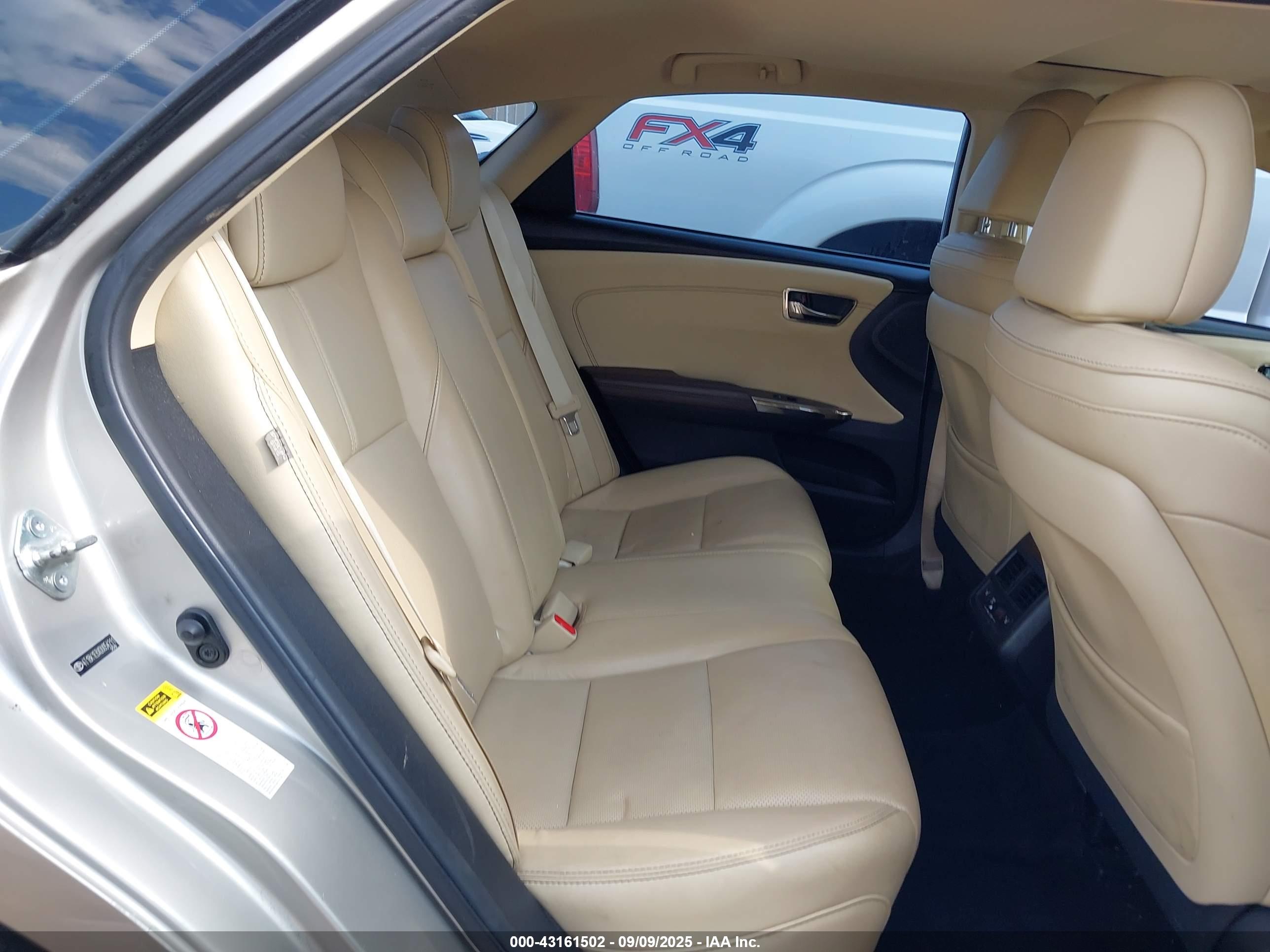 TOYOTA AVALON image 8