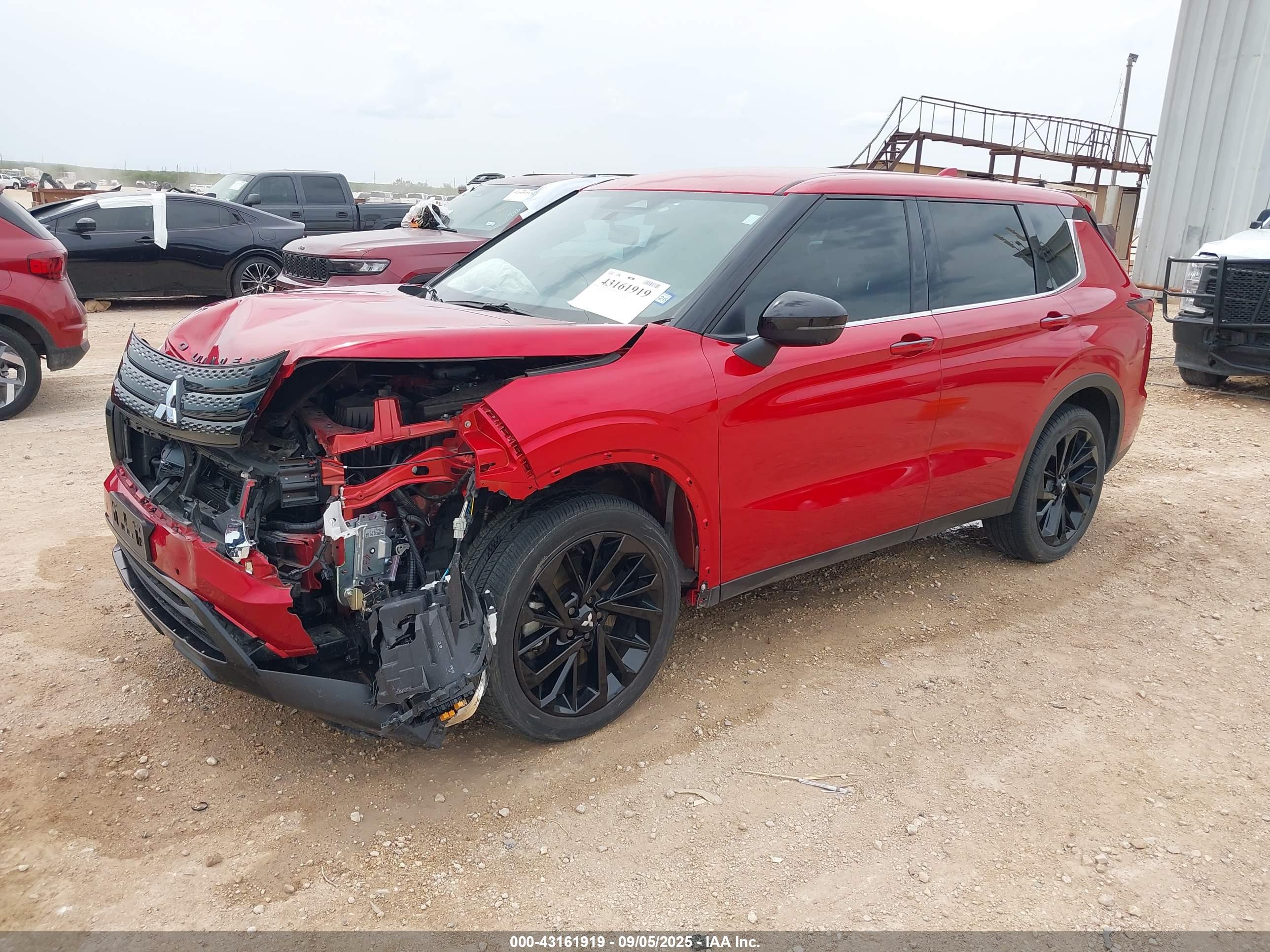 MITSUBISHI OUTLANDER image 2