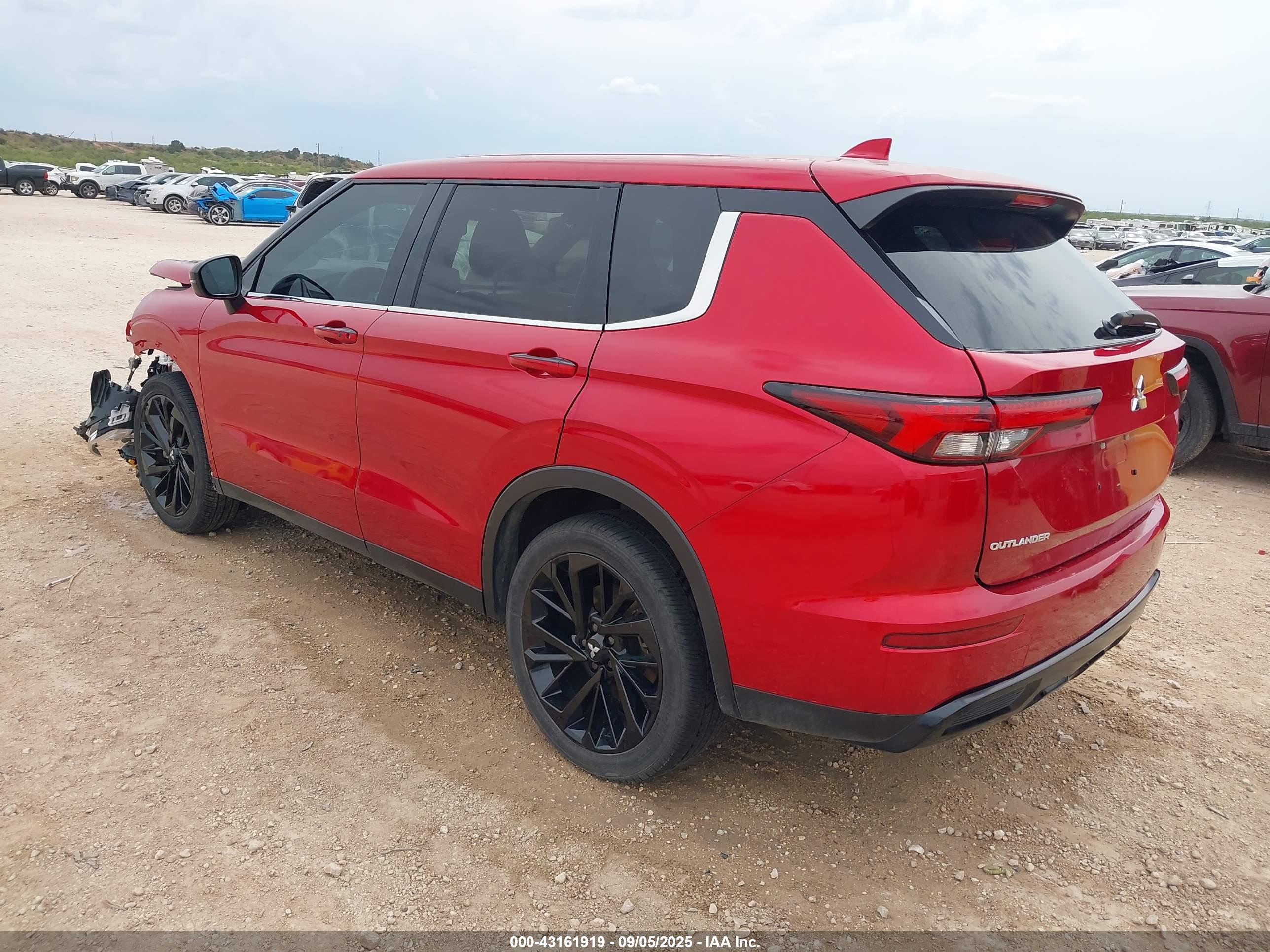 MITSUBISHI OUTLANDER image 3