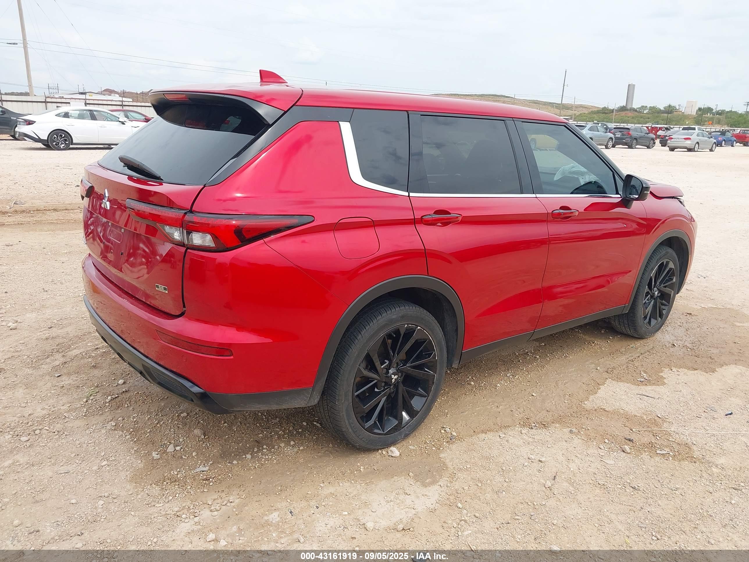 MITSUBISHI OUTLANDER image 4
