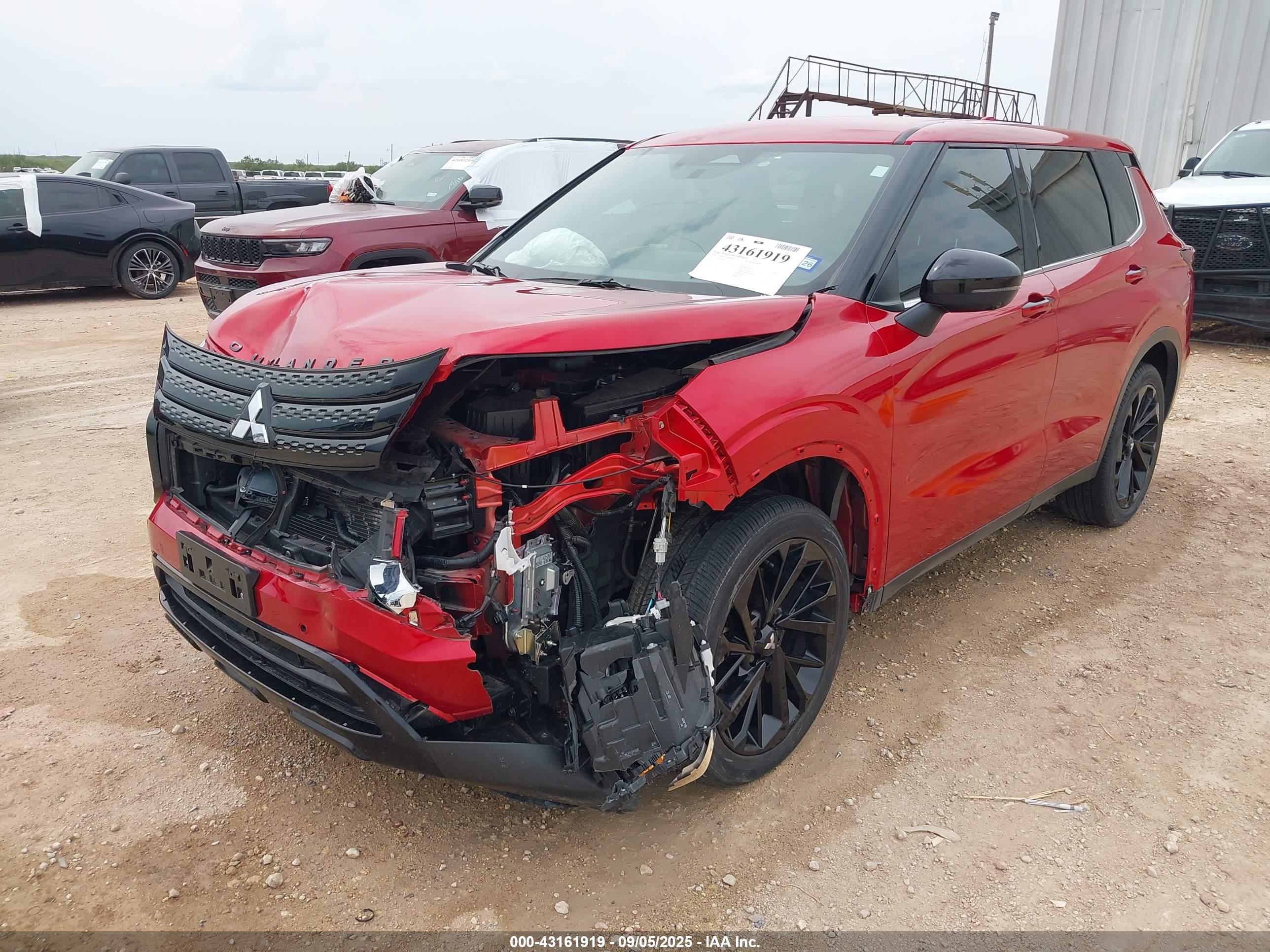 MITSUBISHI OUTLANDER image 6
