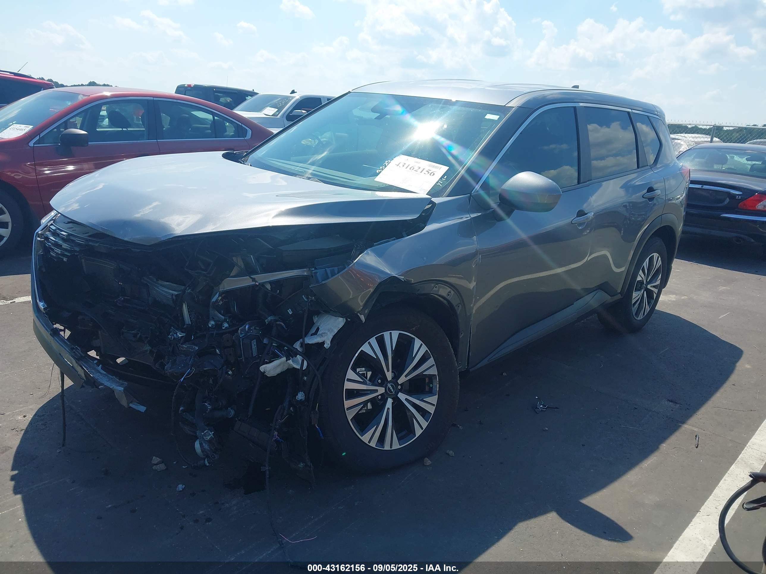 NISSAN ROGUE image 2