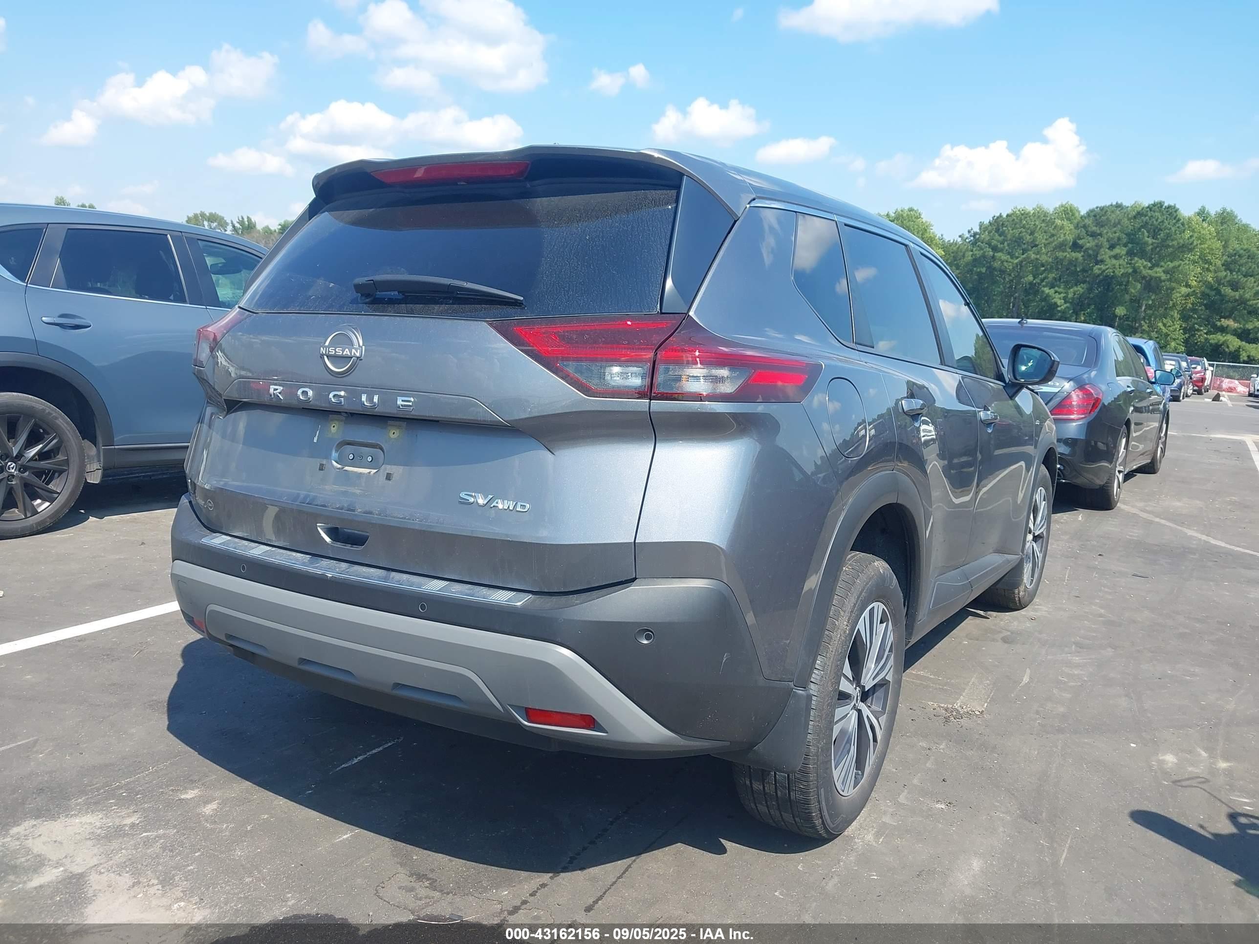 NISSAN ROGUE image 4