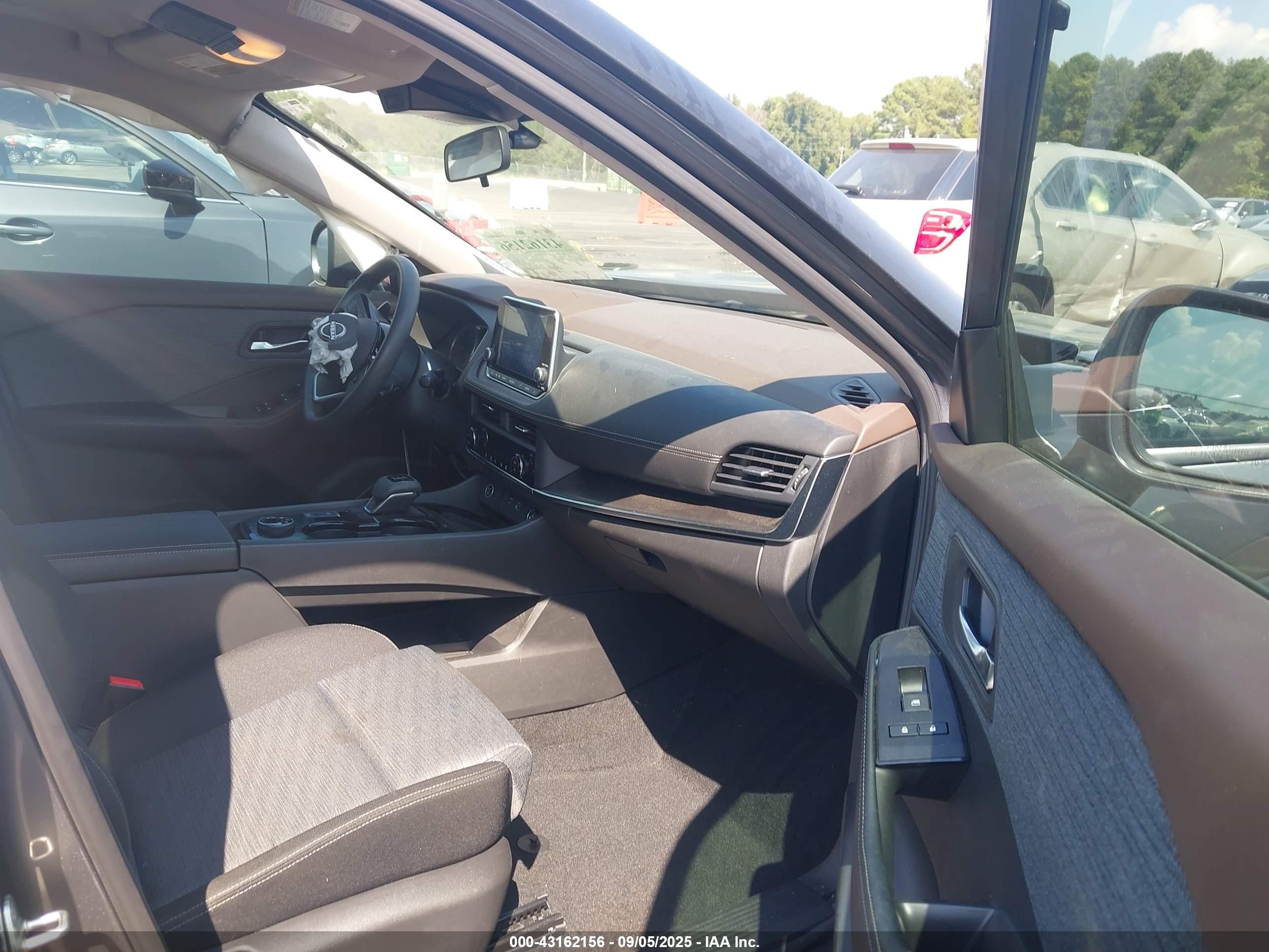 NISSAN ROGUE image 5