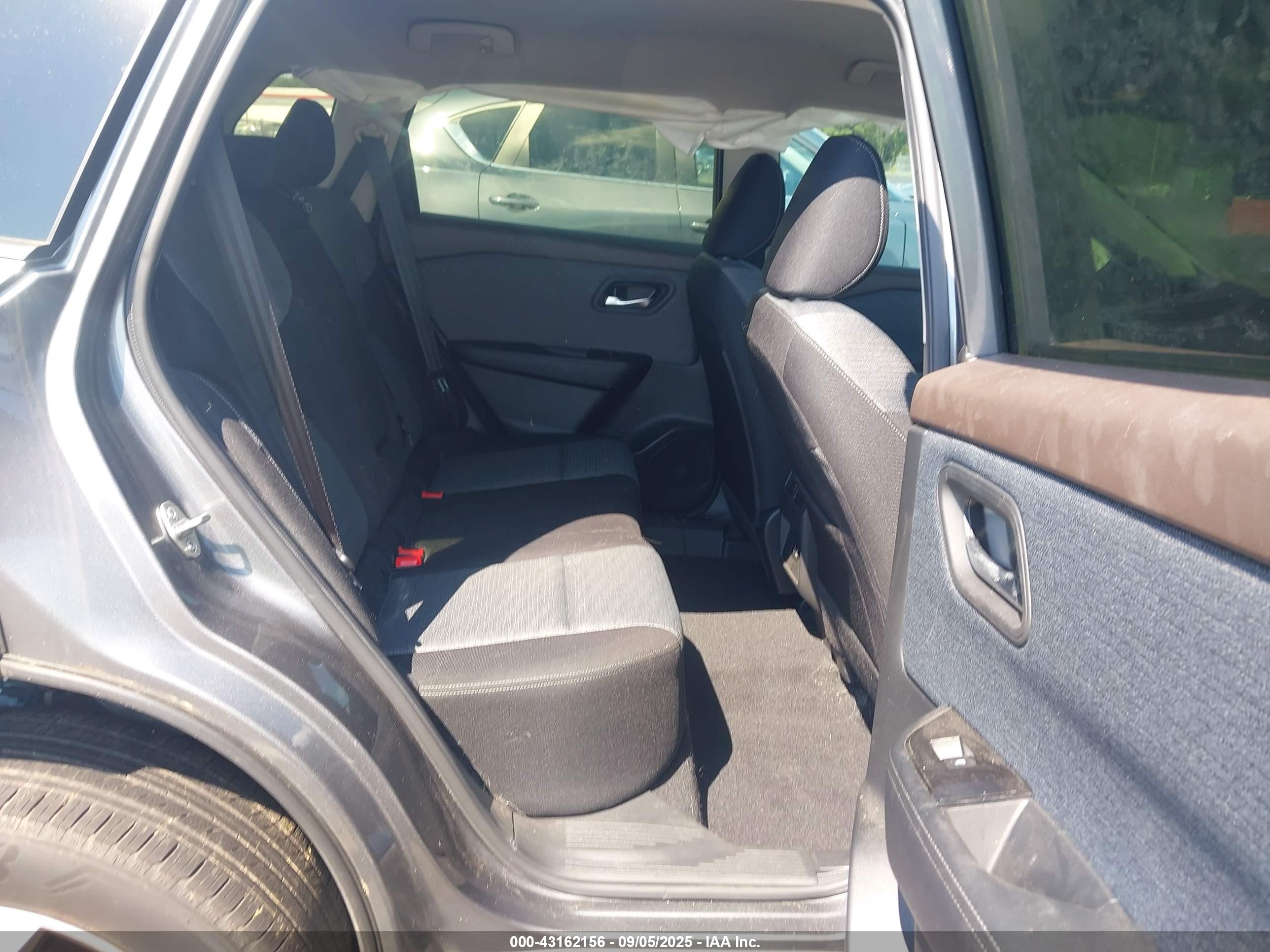 NISSAN ROGUE image 8
