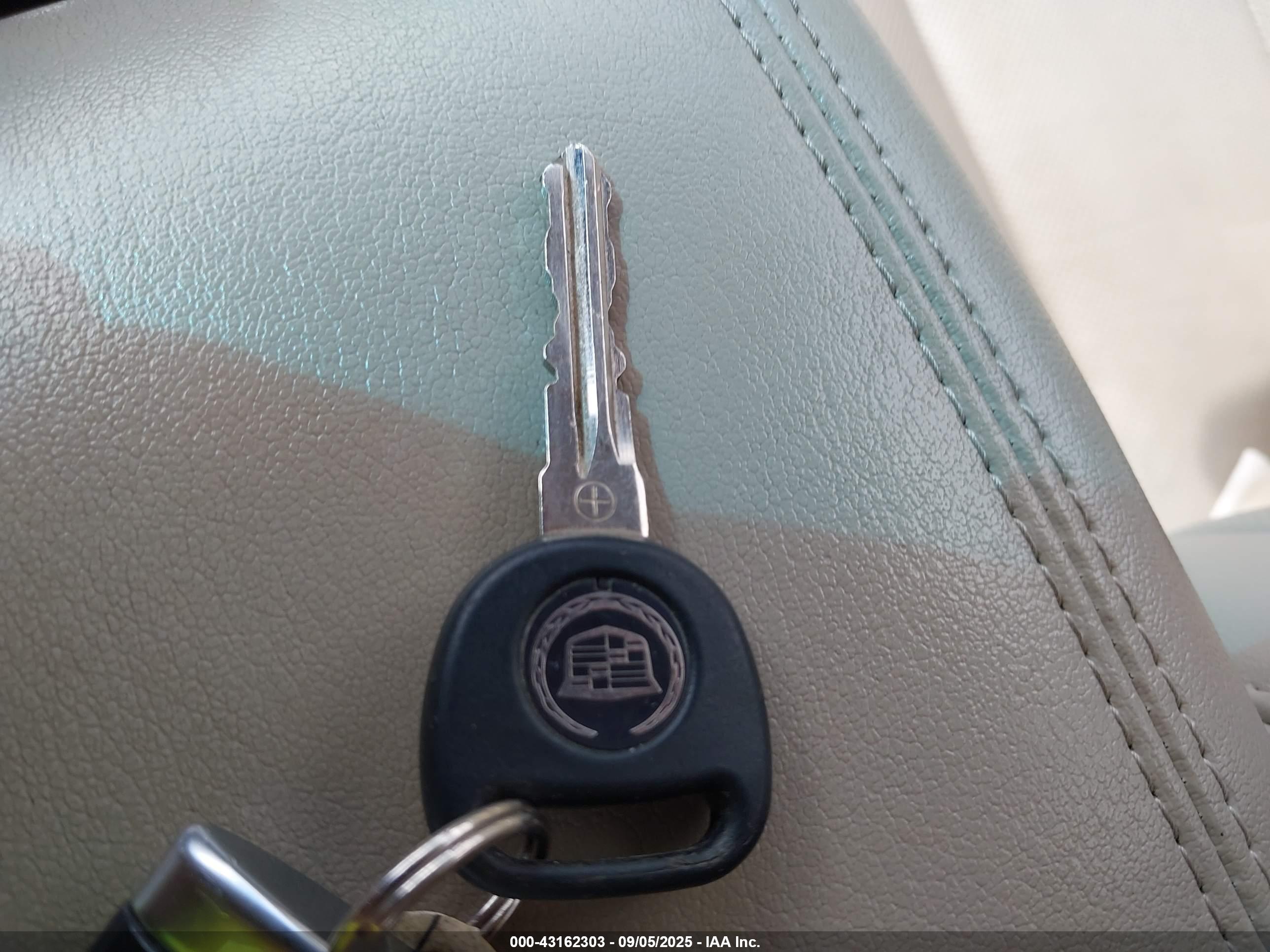 CADILLAC DTS image 11