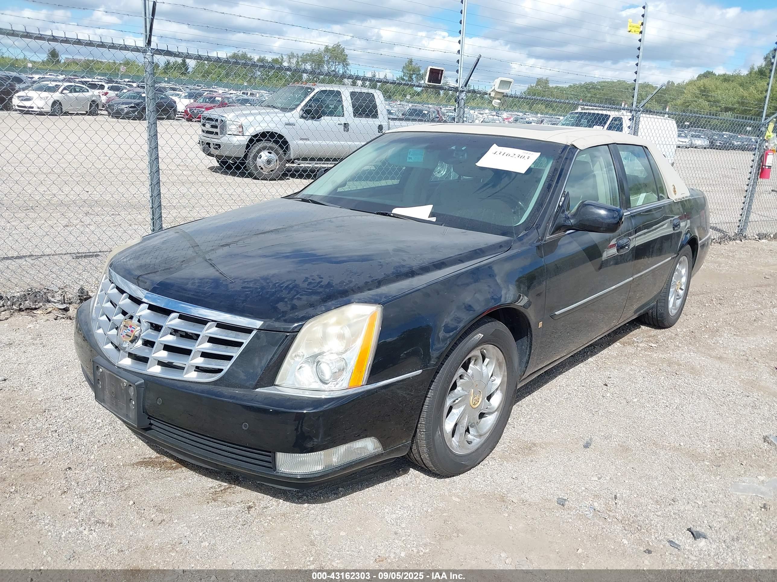 CADILLAC DTS image 2