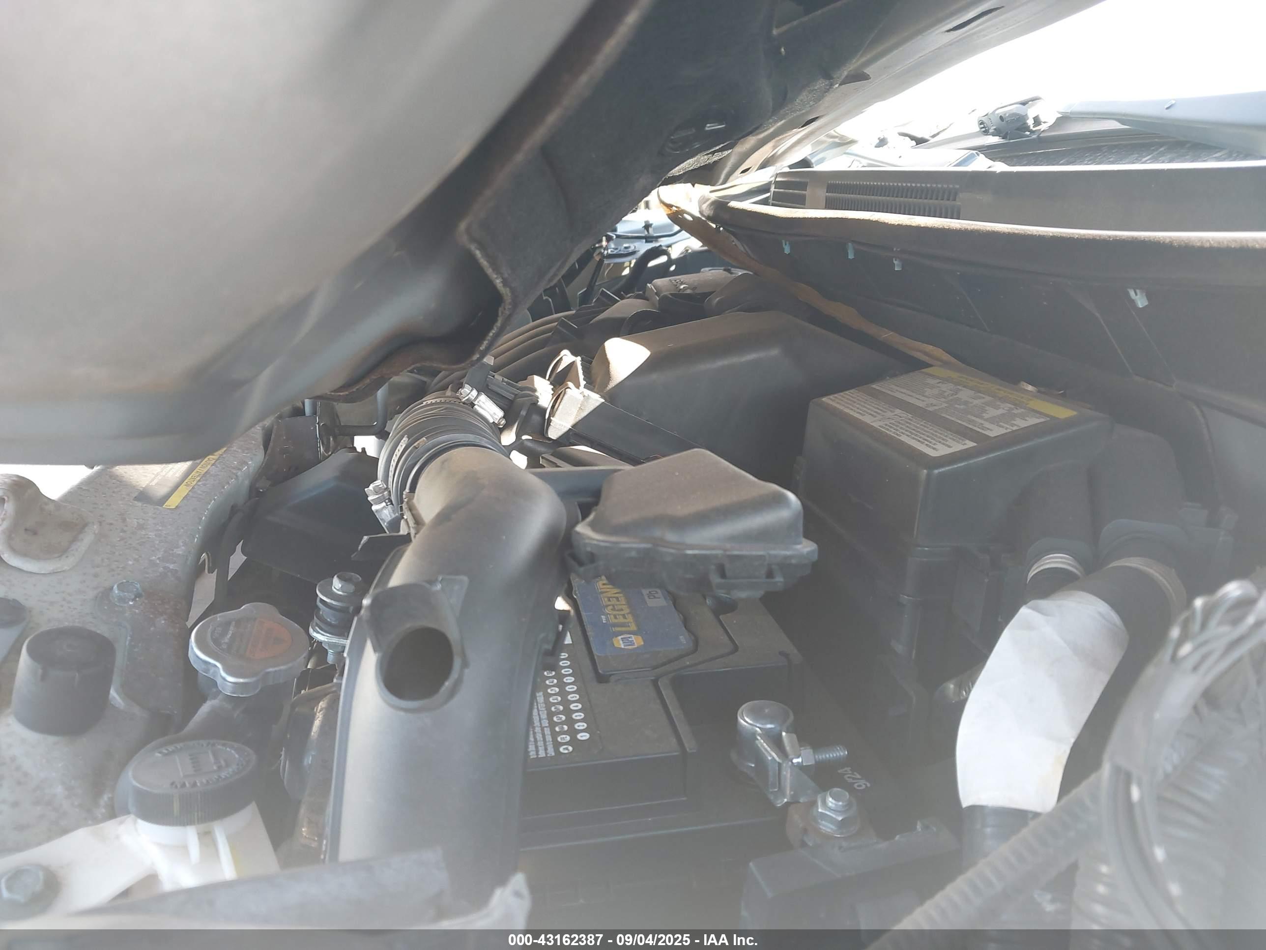 NISSAN VERSA image 10