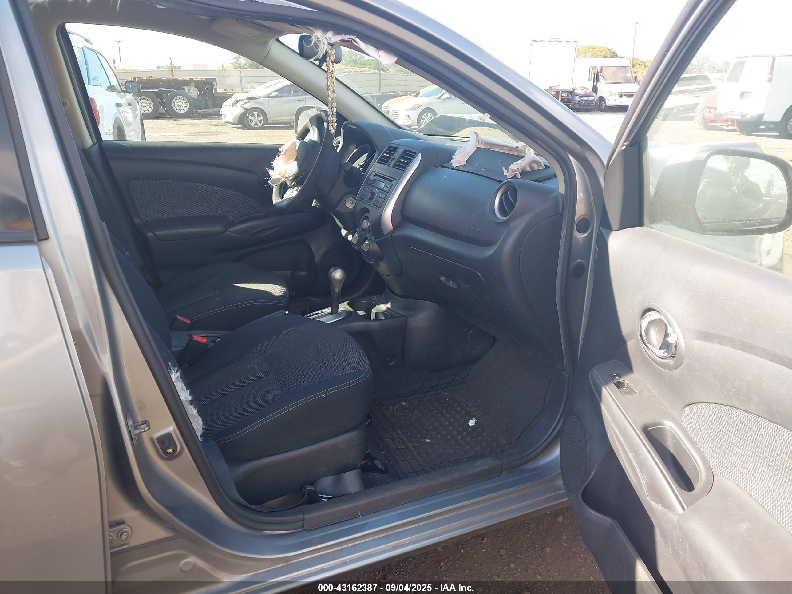 NISSAN VERSA image 5