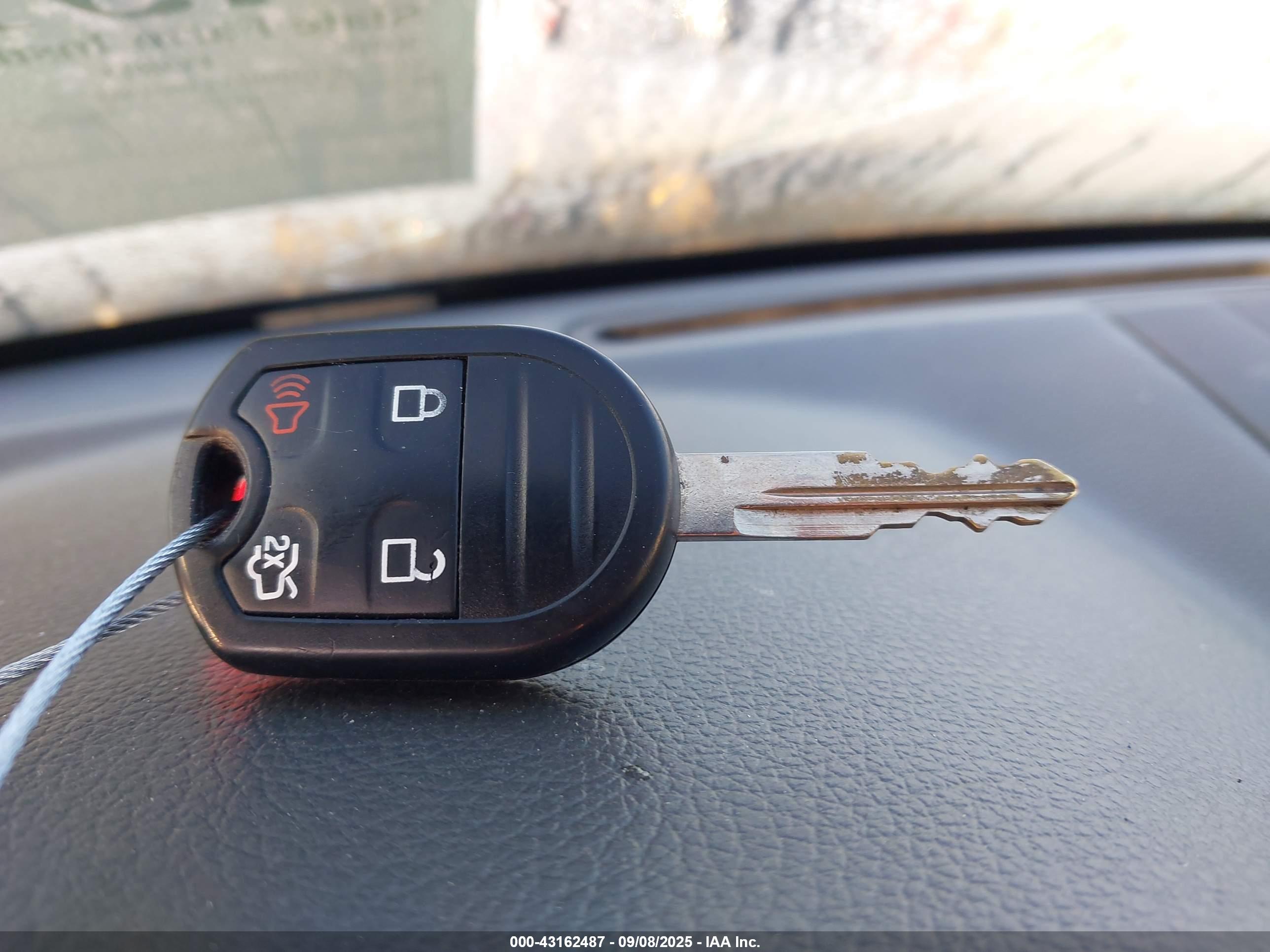 FORD FUSION image 11