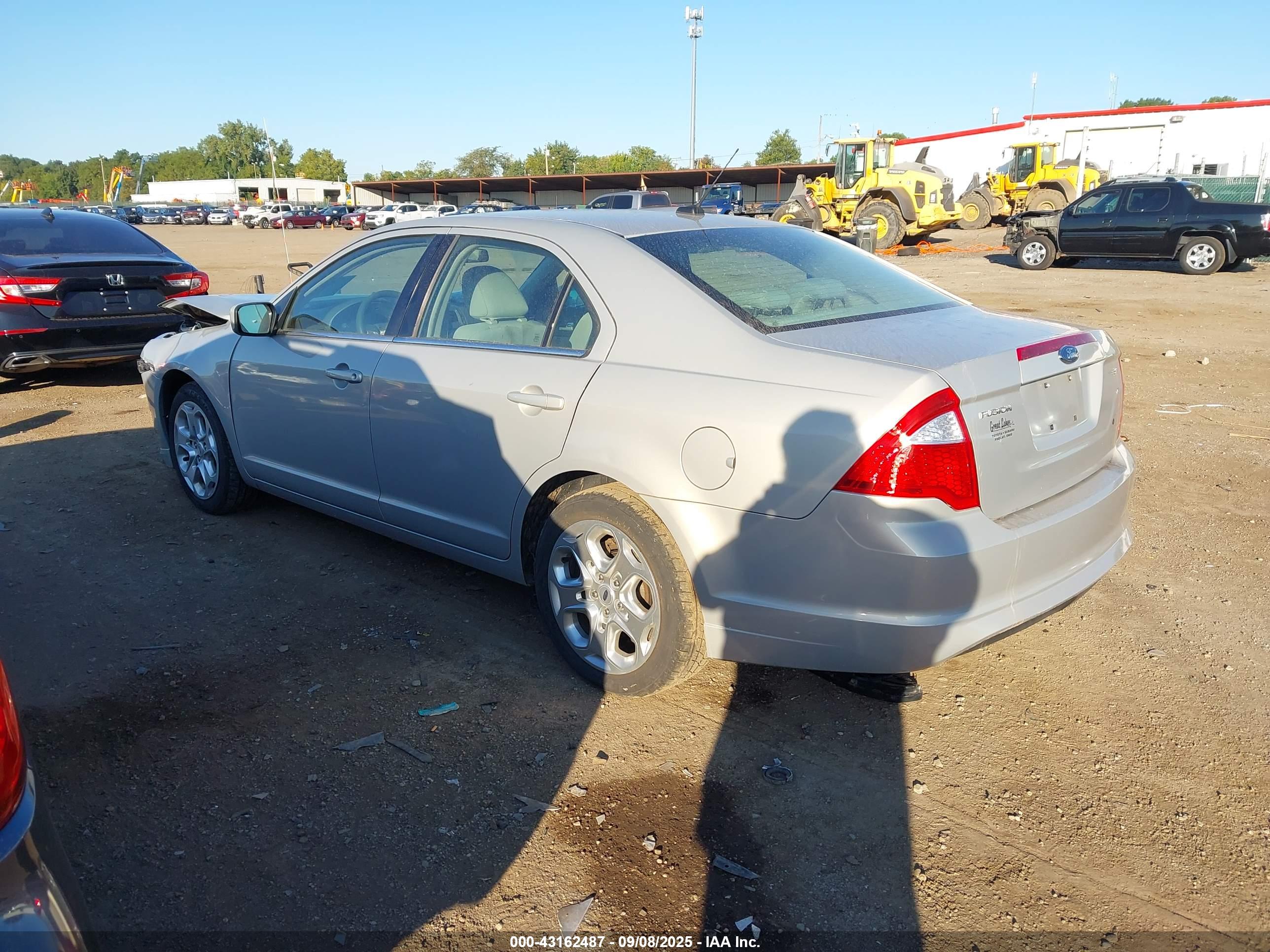 FORD FUSION image 3