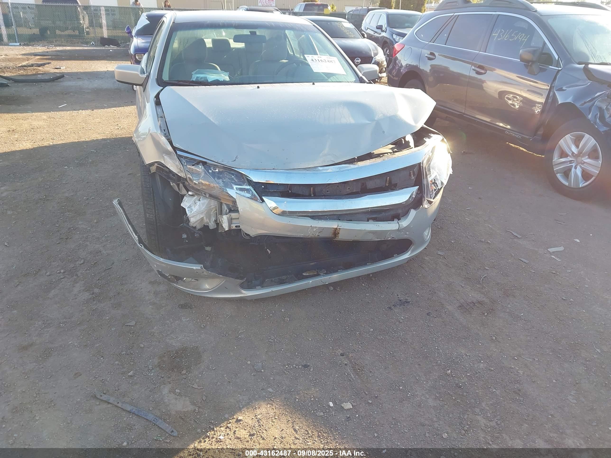 FORD FUSION image 6