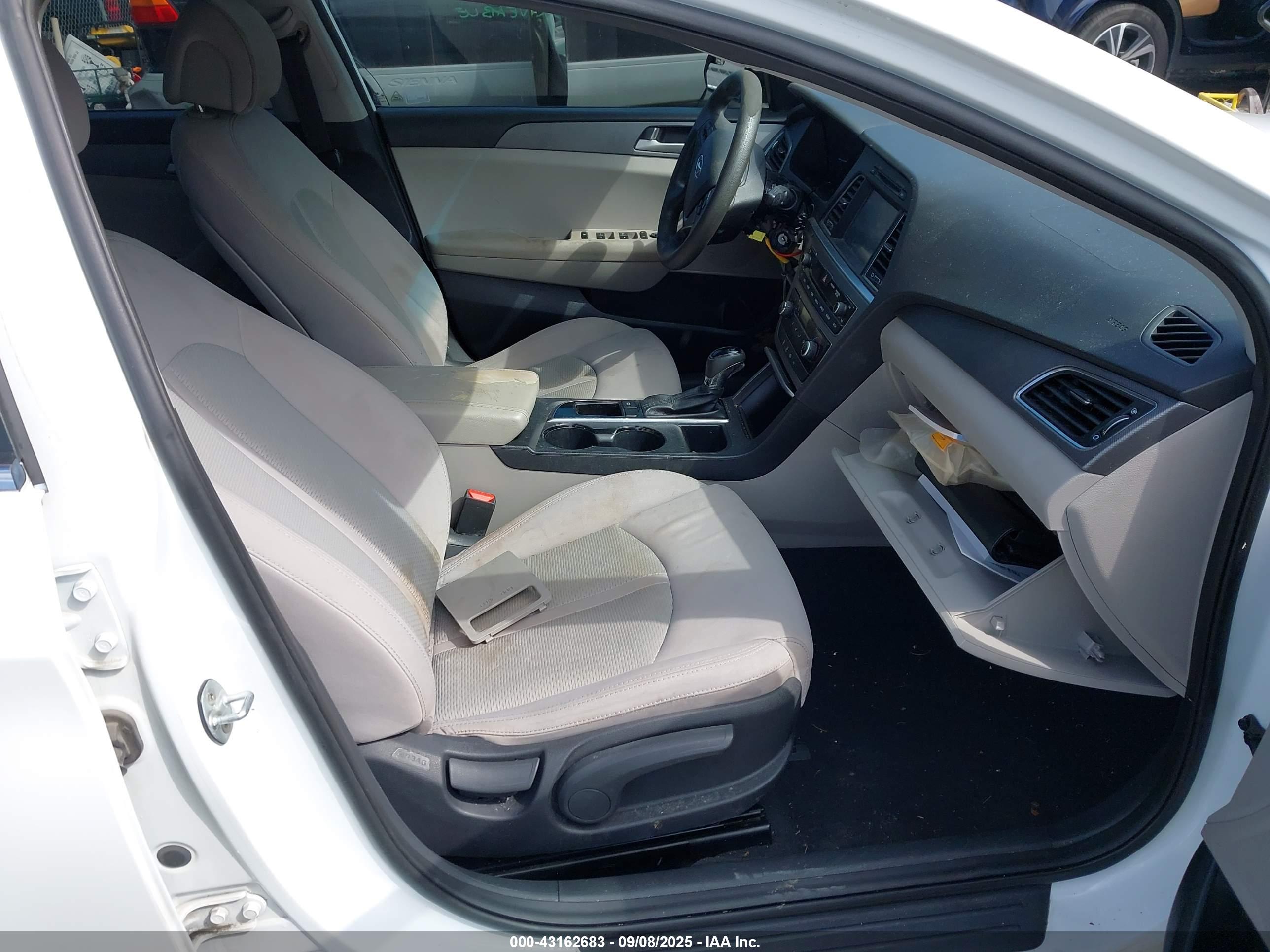 HYUNDAI SONATA image 5