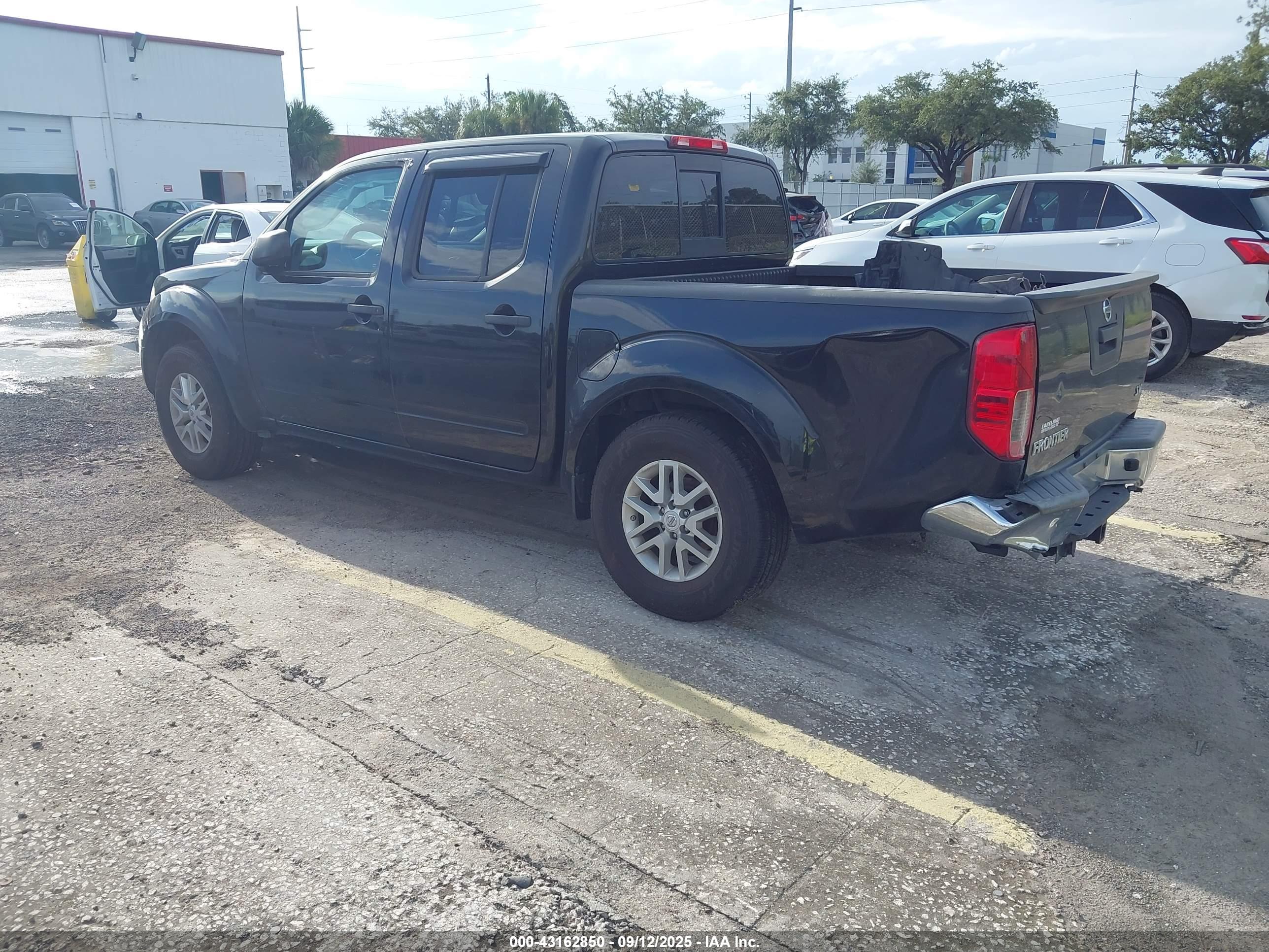 NISSAN FRONTIER image 3