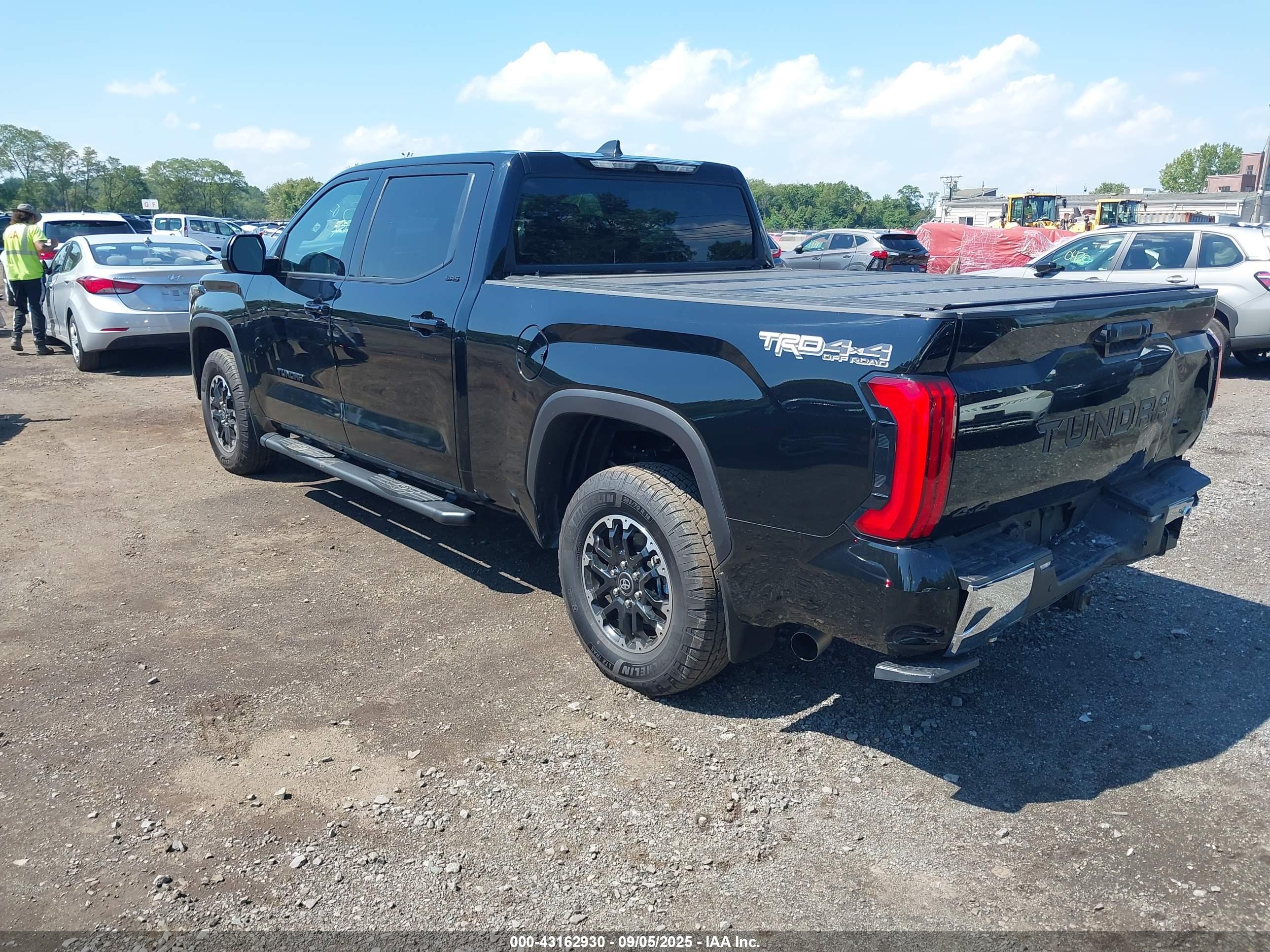 TOYOTA TUNDRA image 3