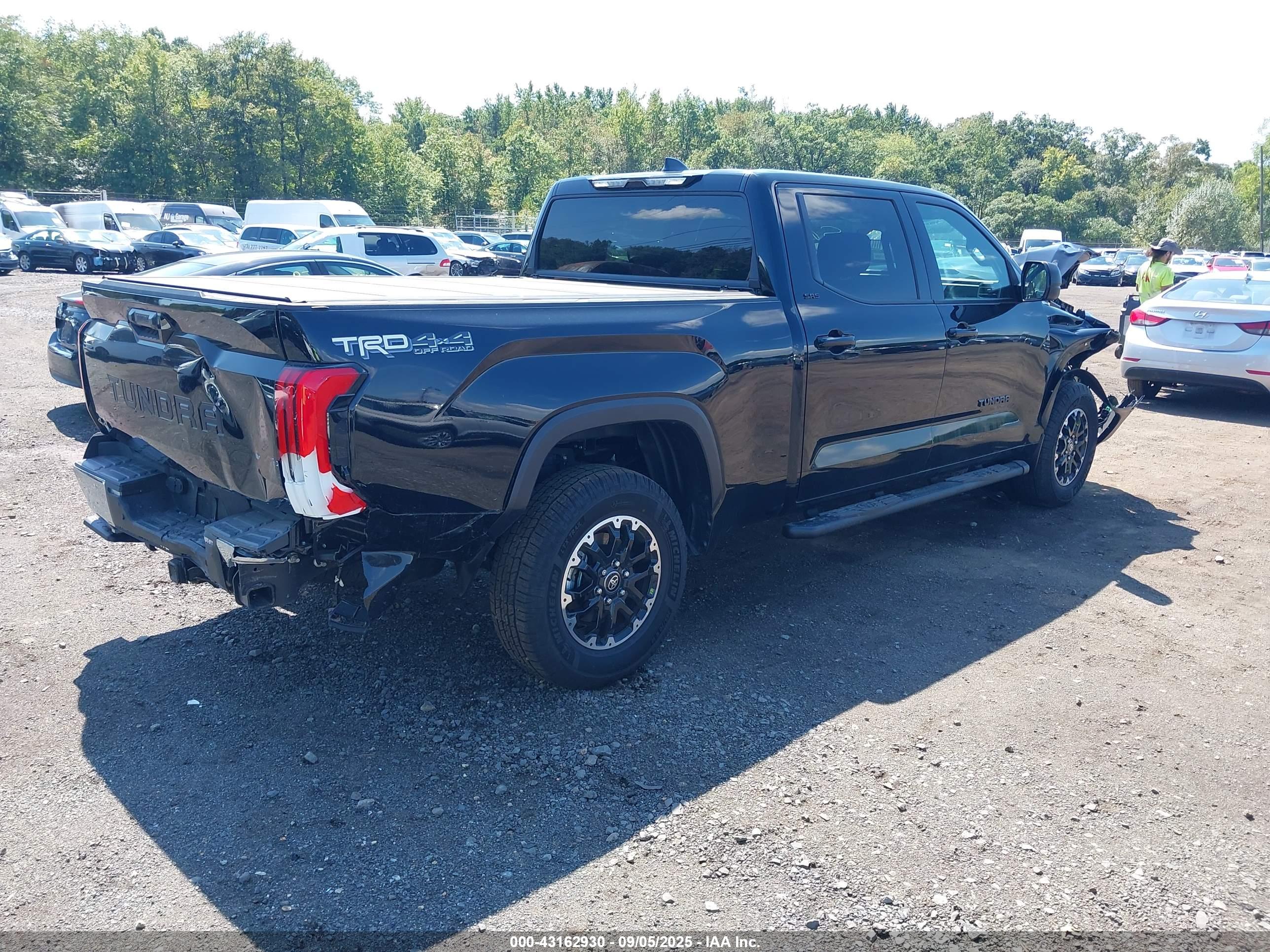 TOYOTA TUNDRA image 4