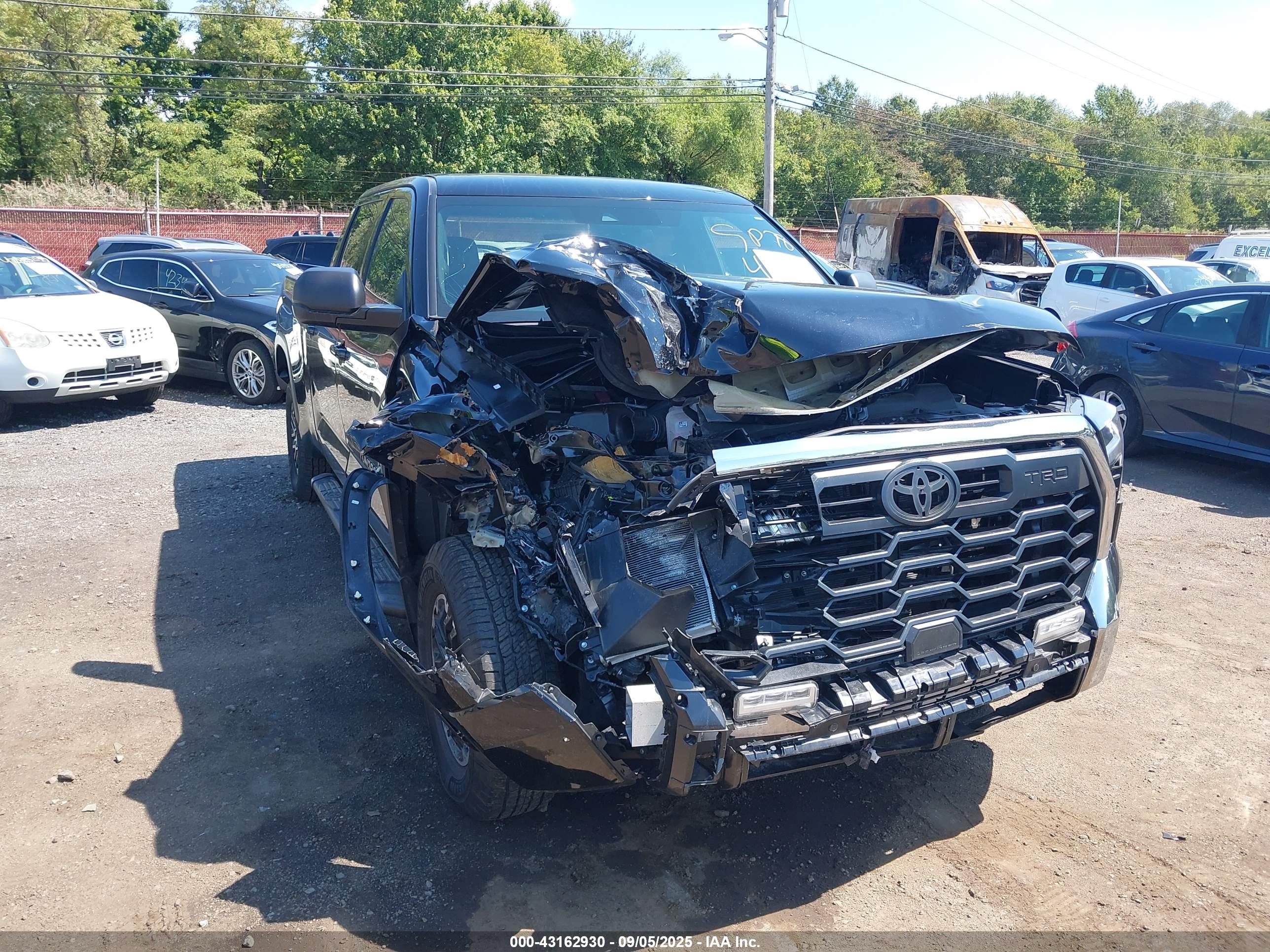 TOYOTA TUNDRA image 6