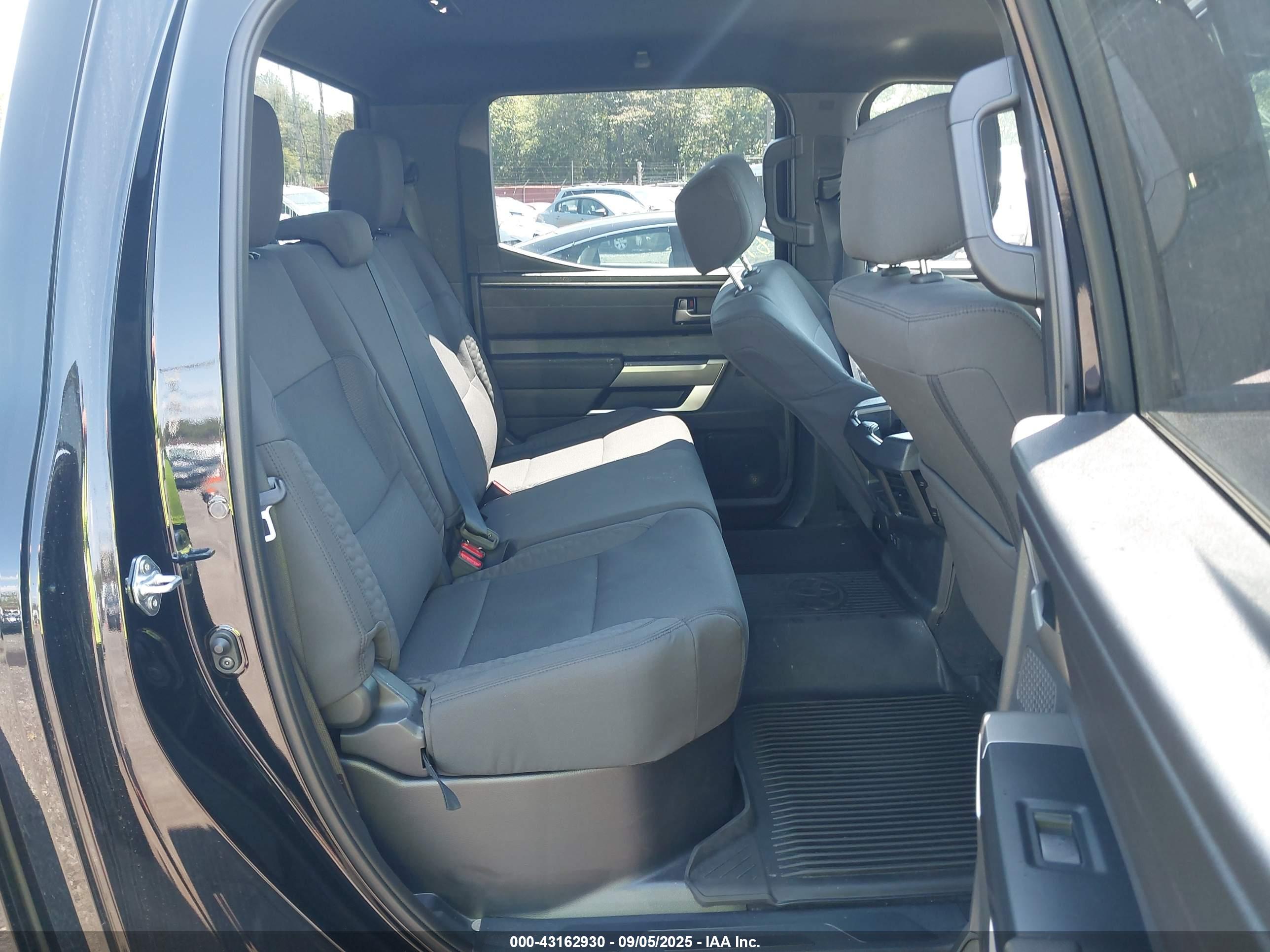 TOYOTA TUNDRA image 8