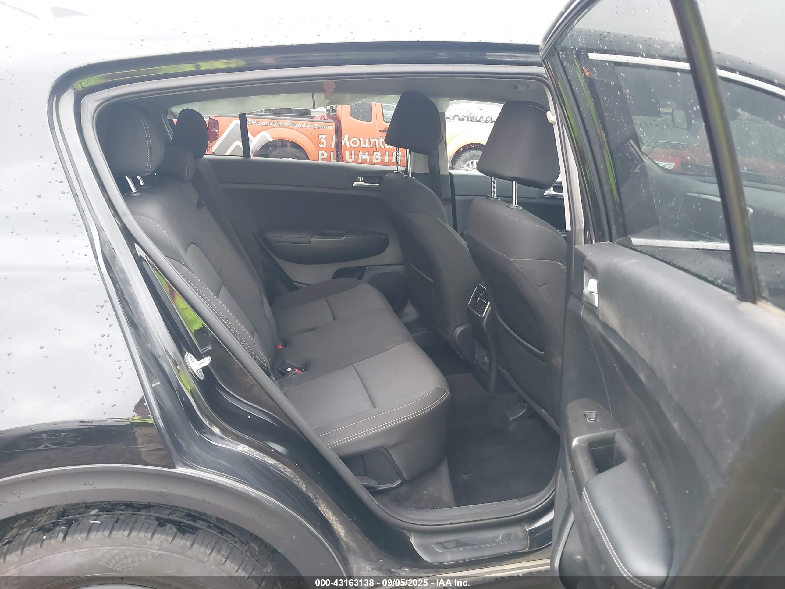 KIA SPORTAGE image 8