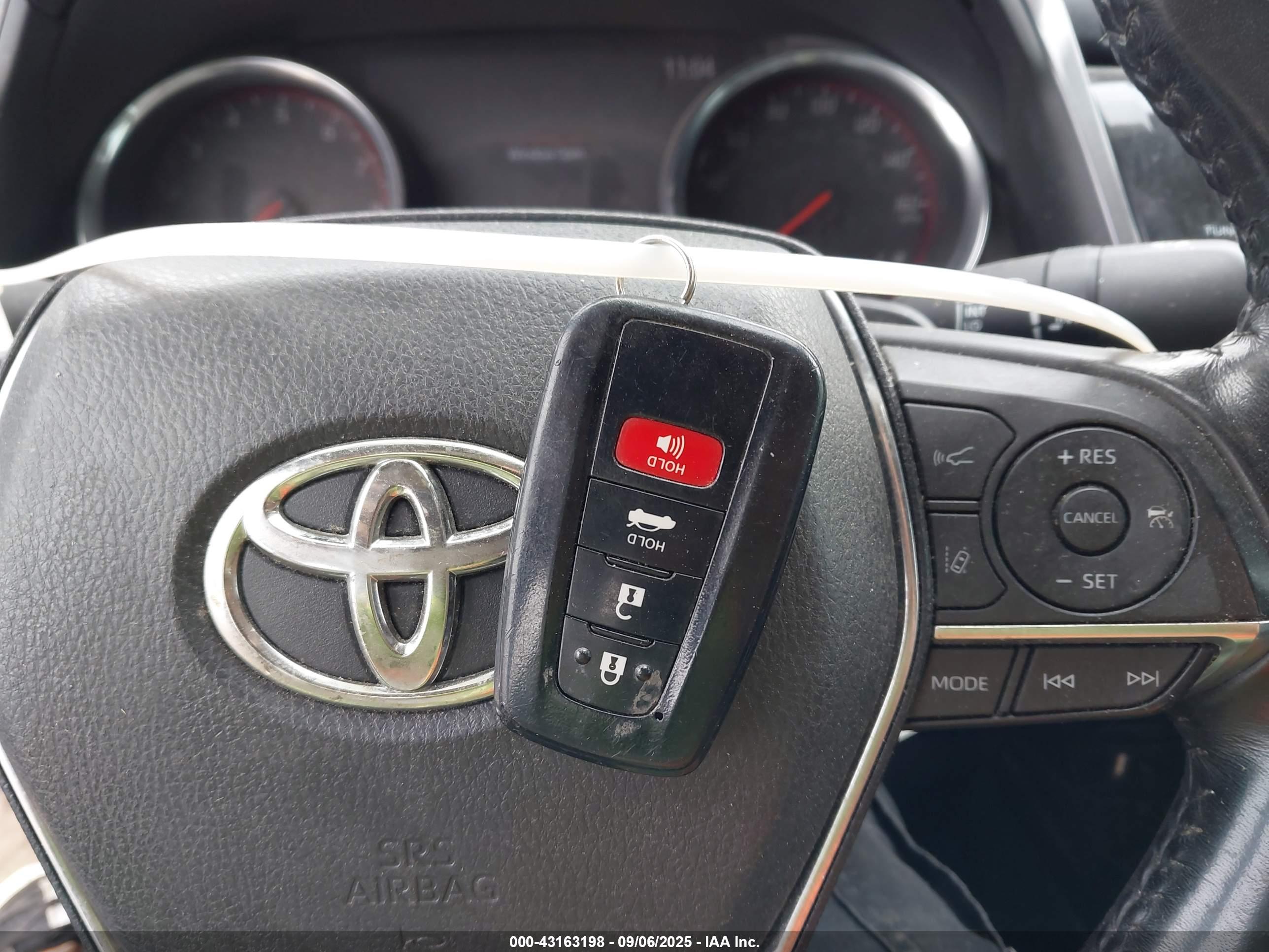 TOYOTA CAMRY image 11