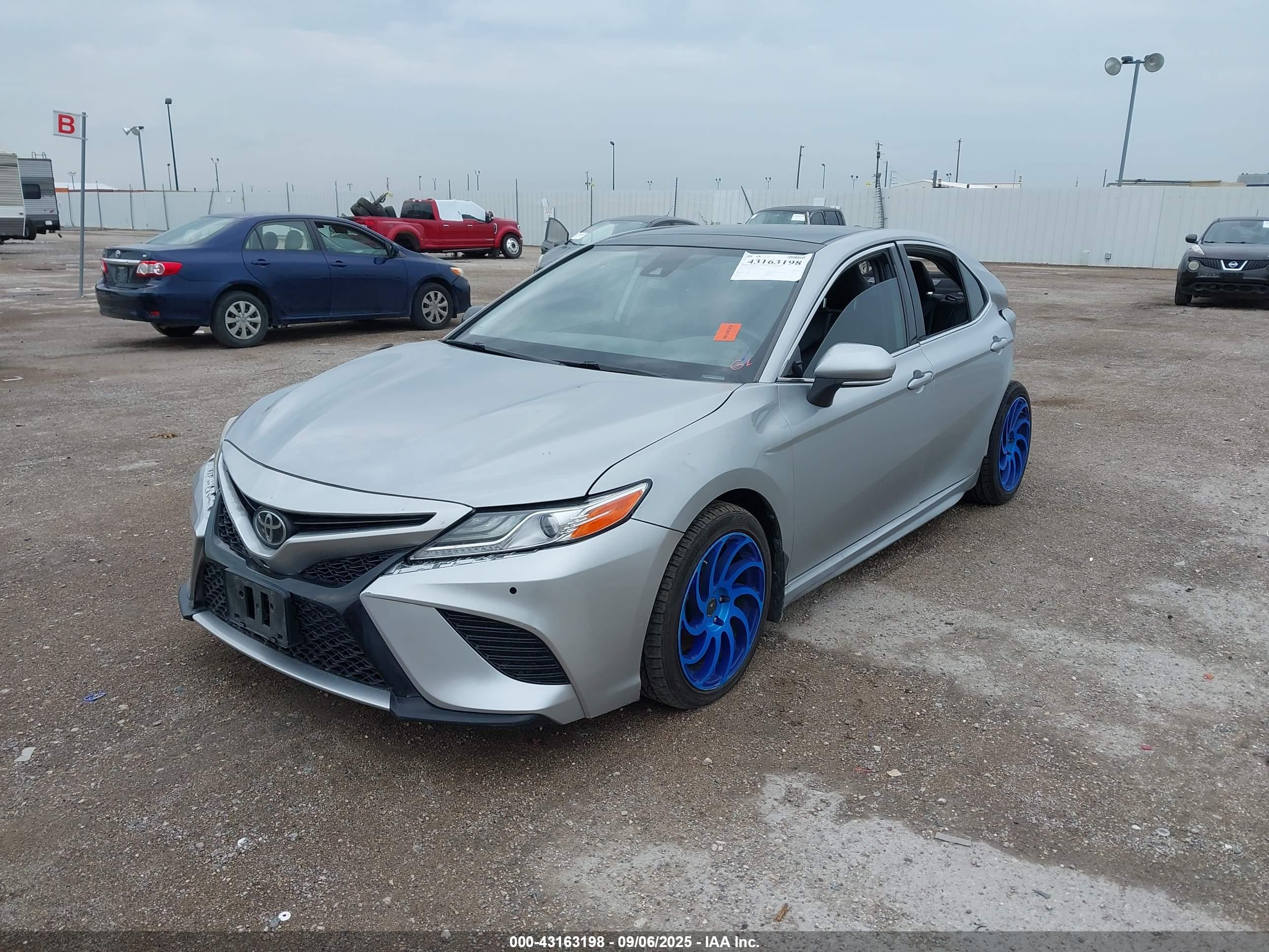 TOYOTA CAMRY image 2