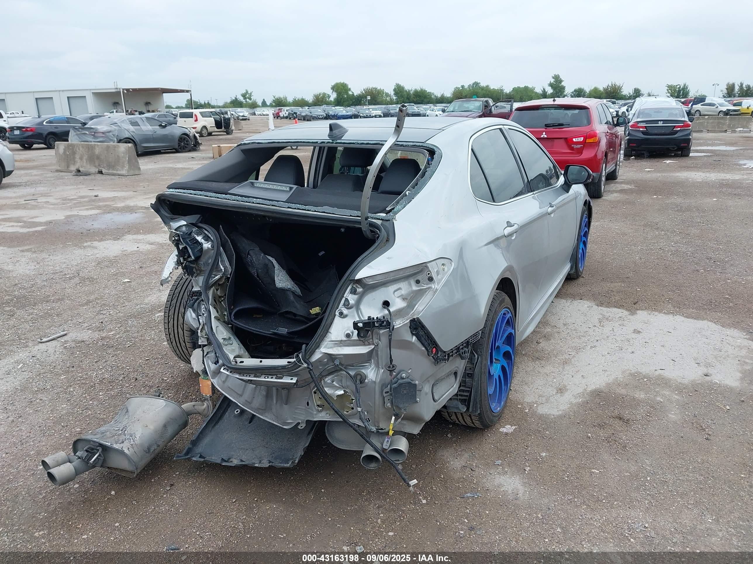 TOYOTA CAMRY image 4
