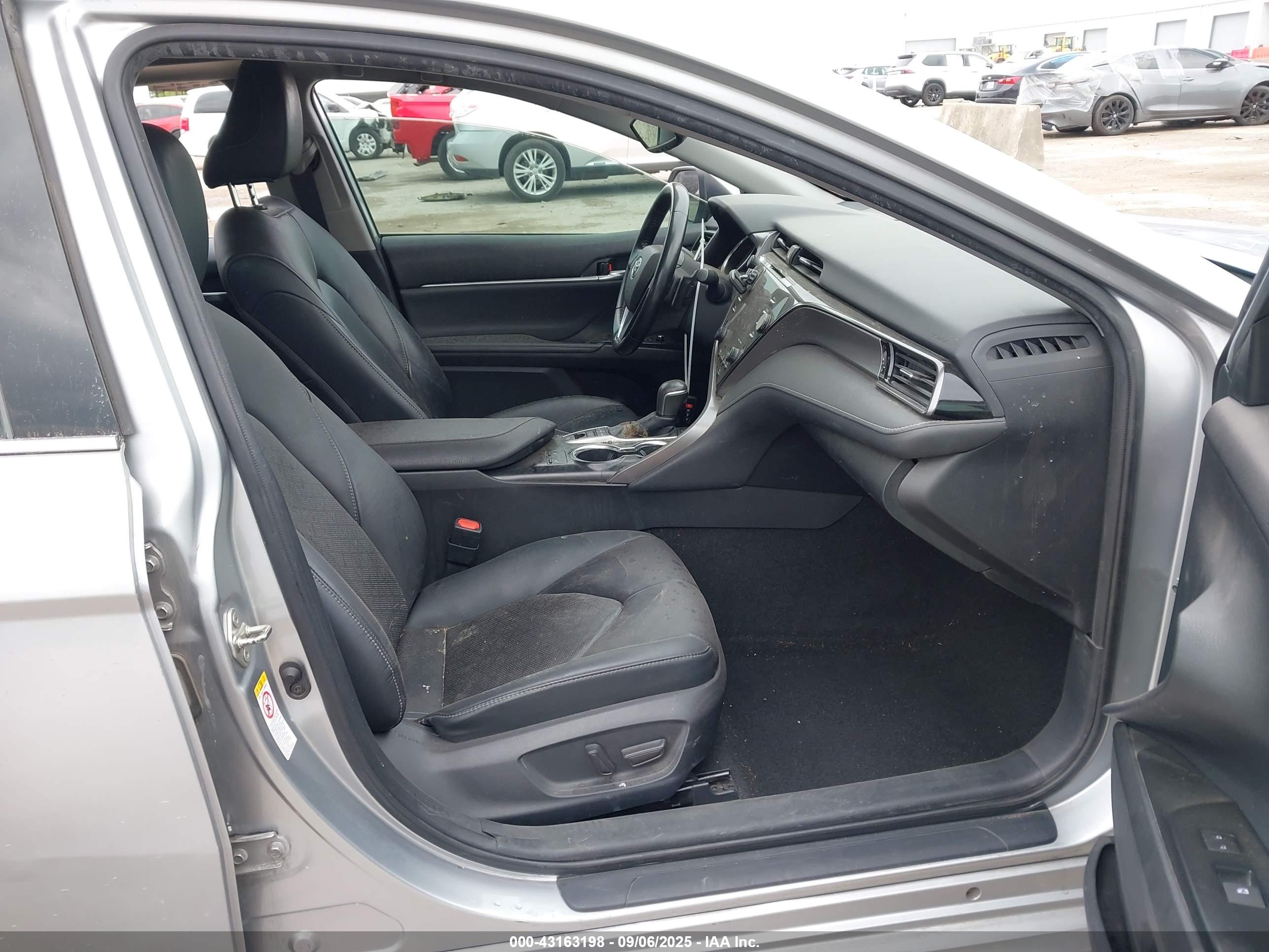 TOYOTA CAMRY image 5