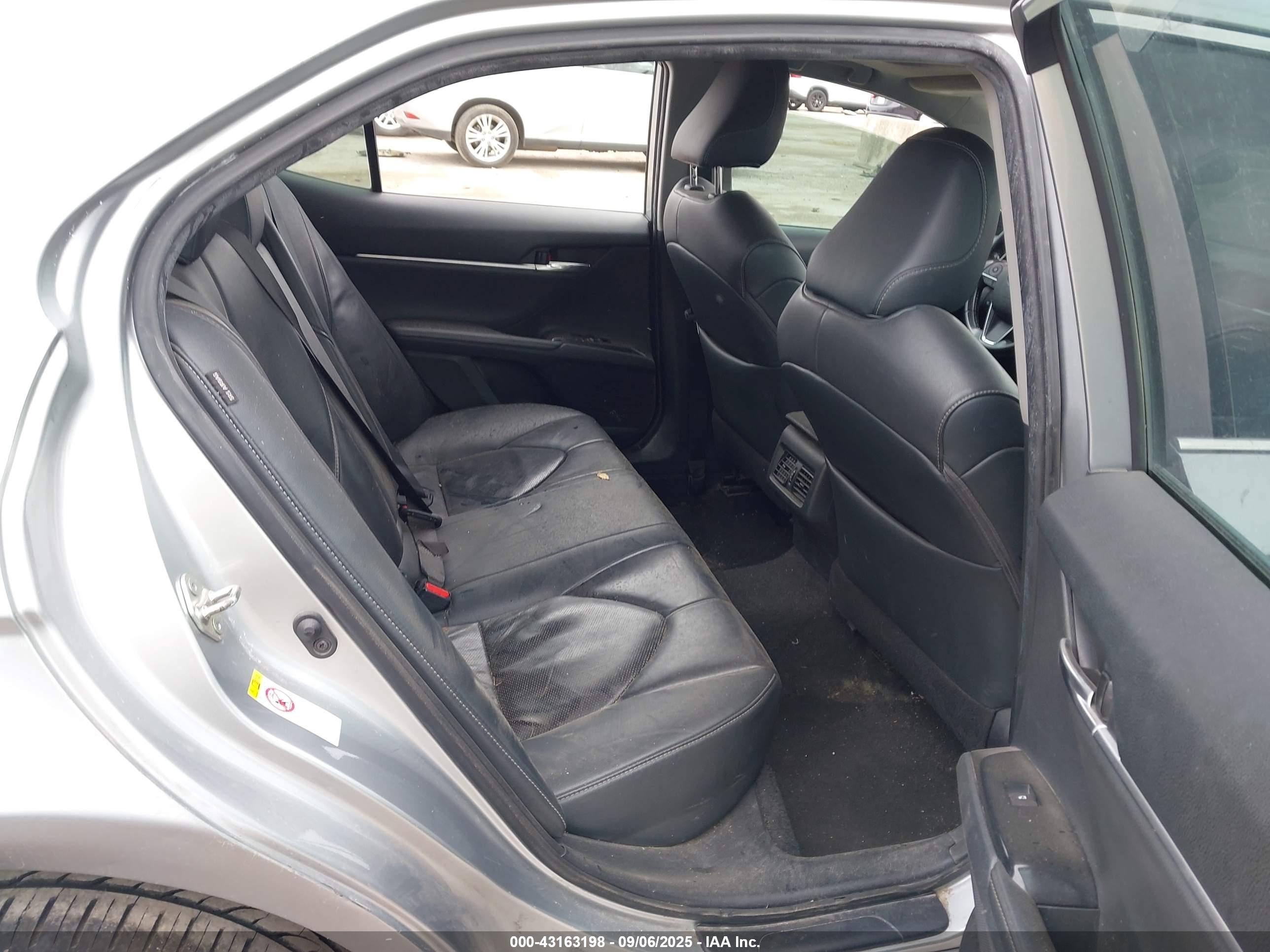 TOYOTA CAMRY image 8