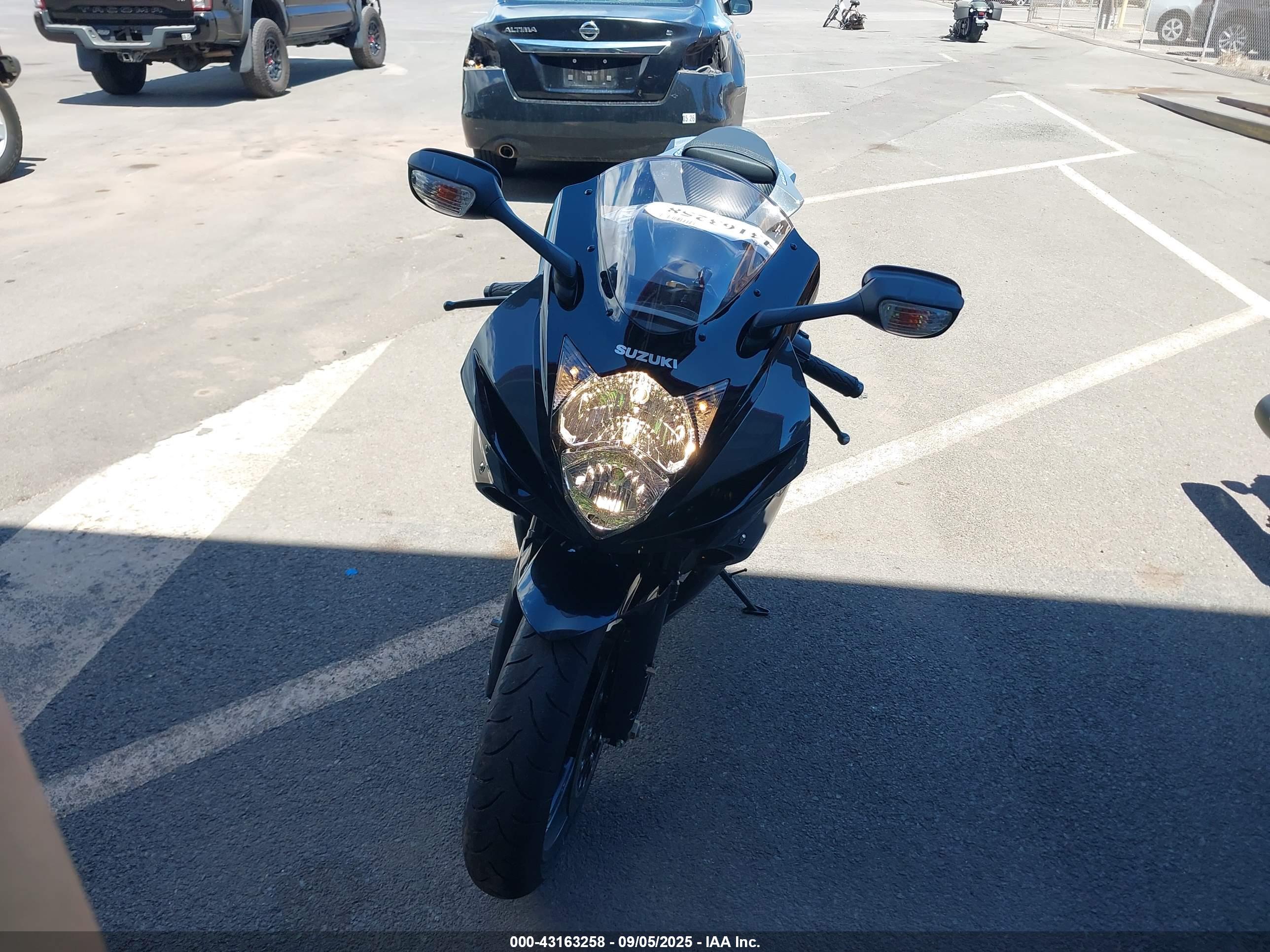 SUZUKI GSX-R600 image 5