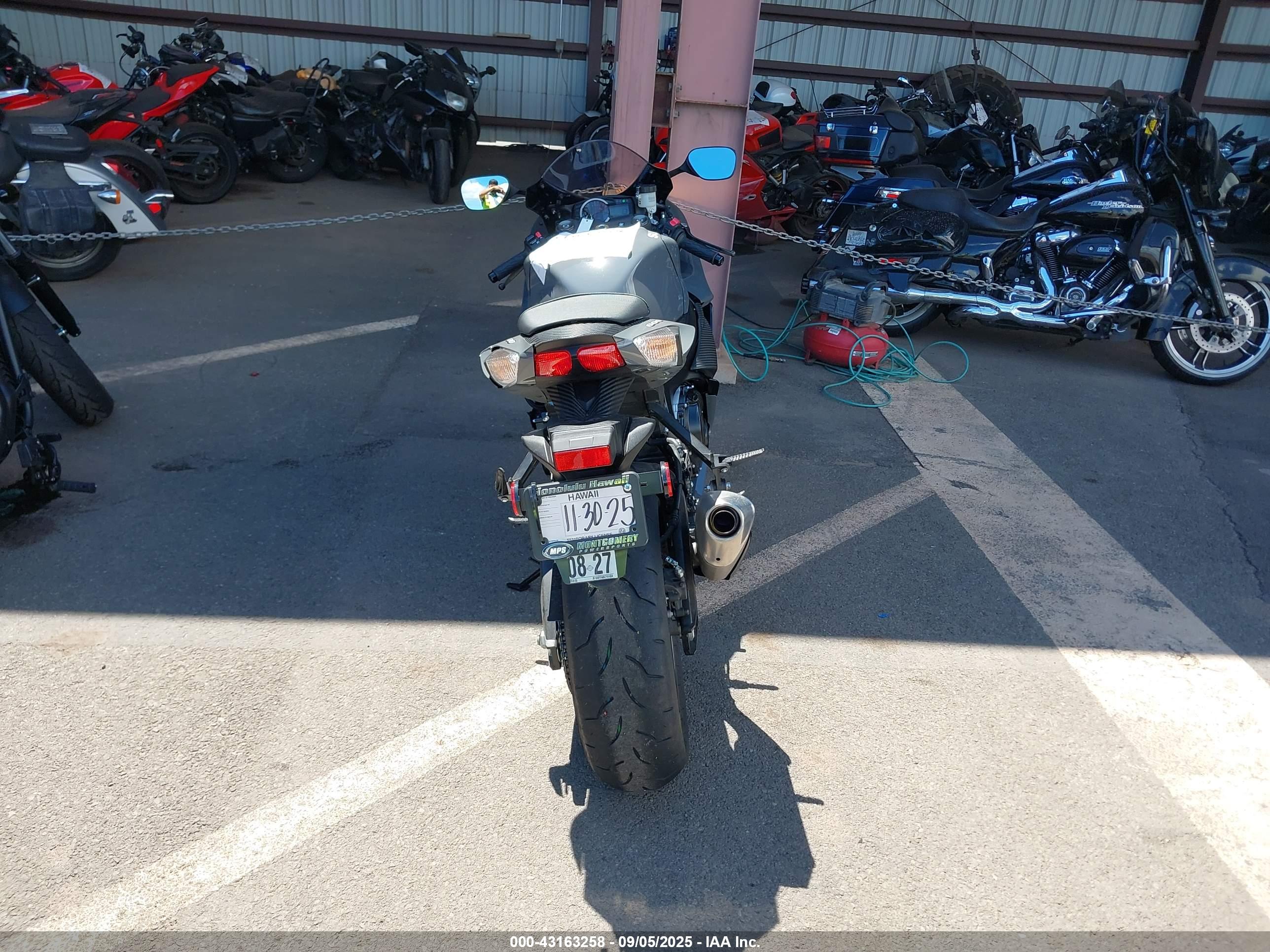 SUZUKI GSX-R600 image 6