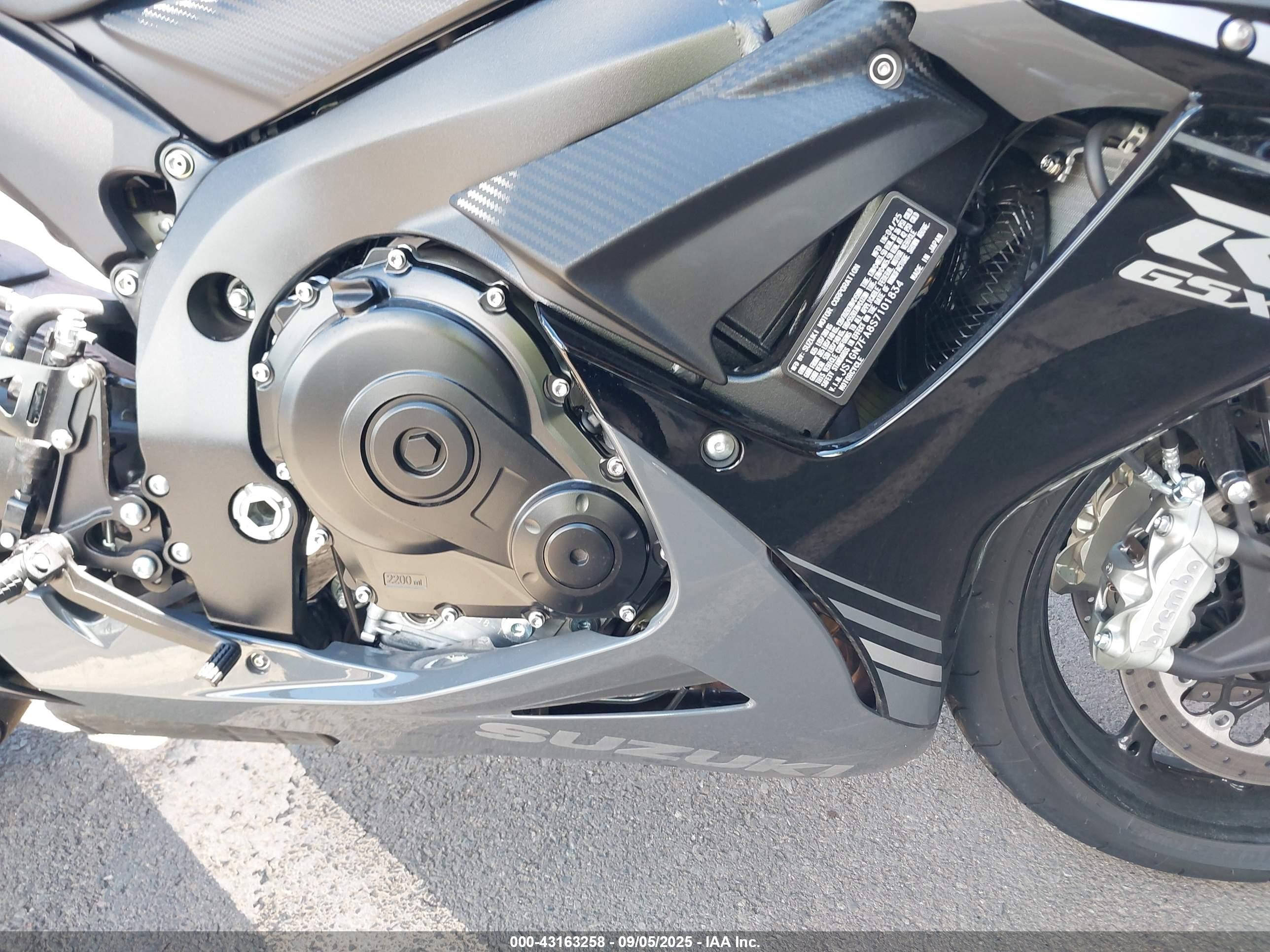 SUZUKI GSX-R600 image 8