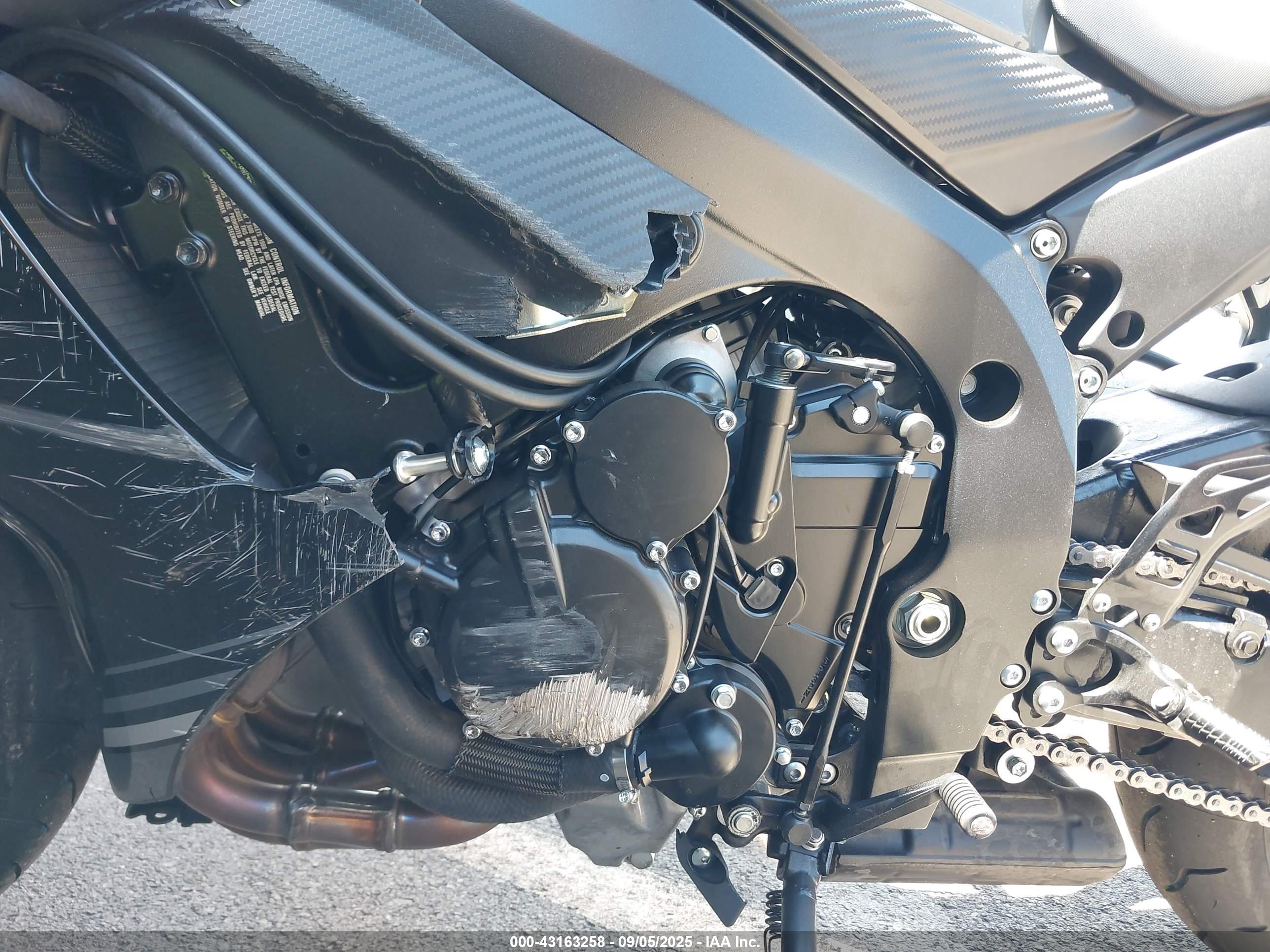 SUZUKI GSX-R600 image 9