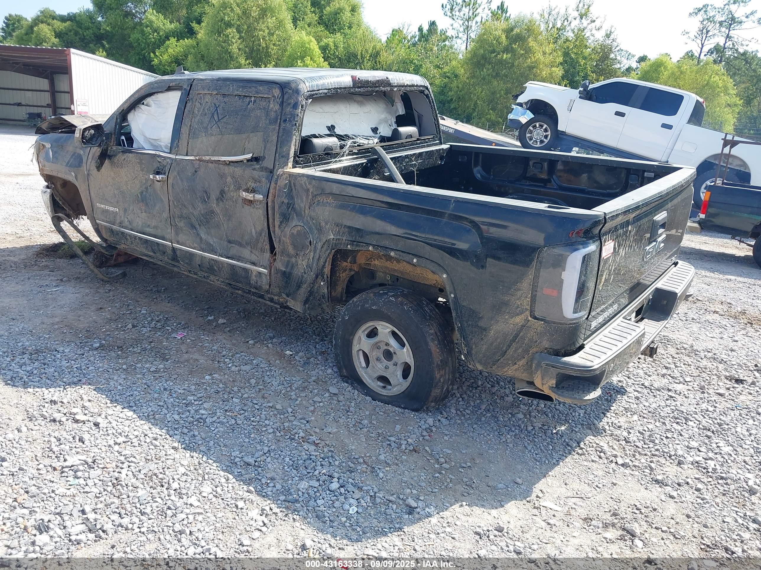 GMC SIERRA image 3
