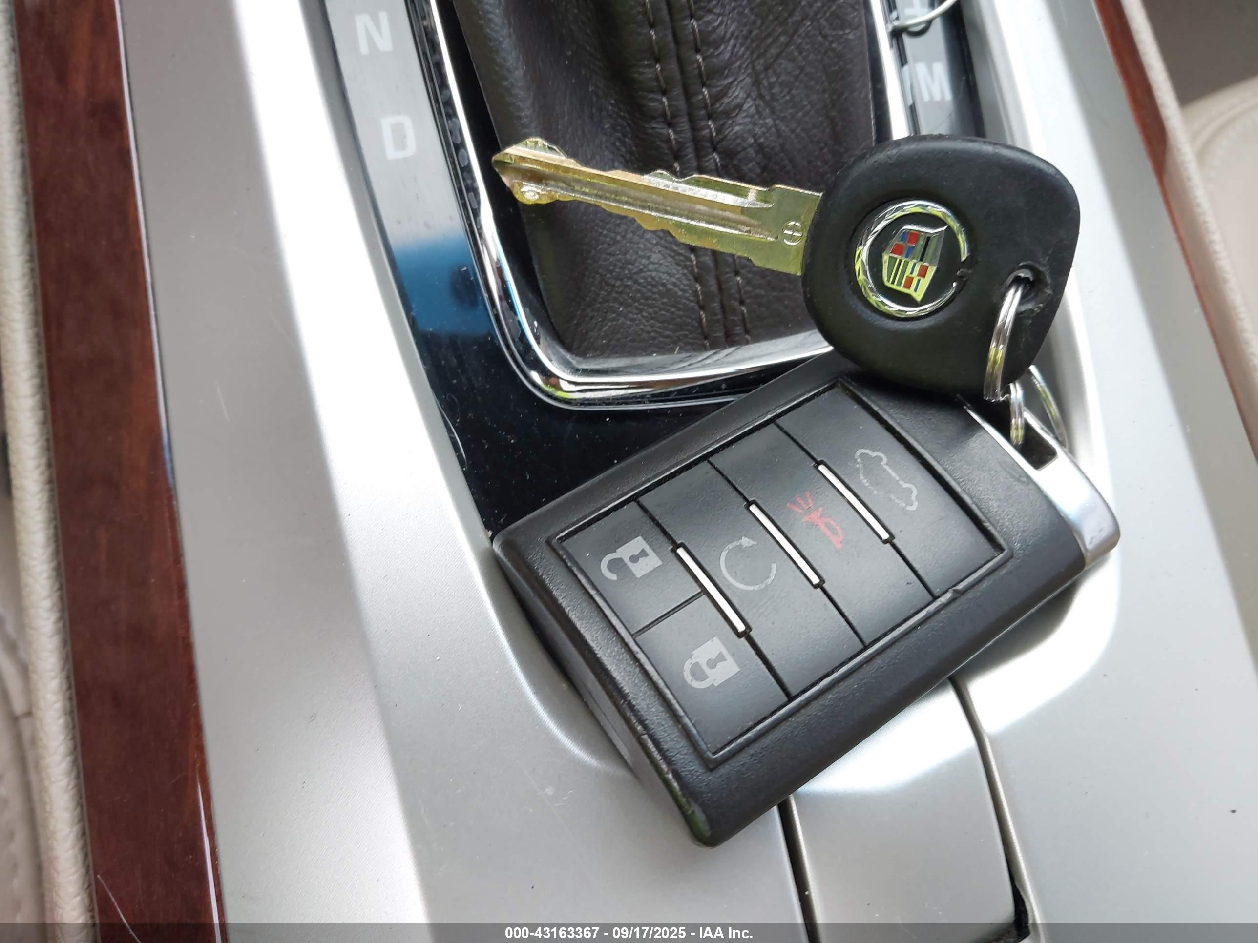 CADILLAC CTS image 11