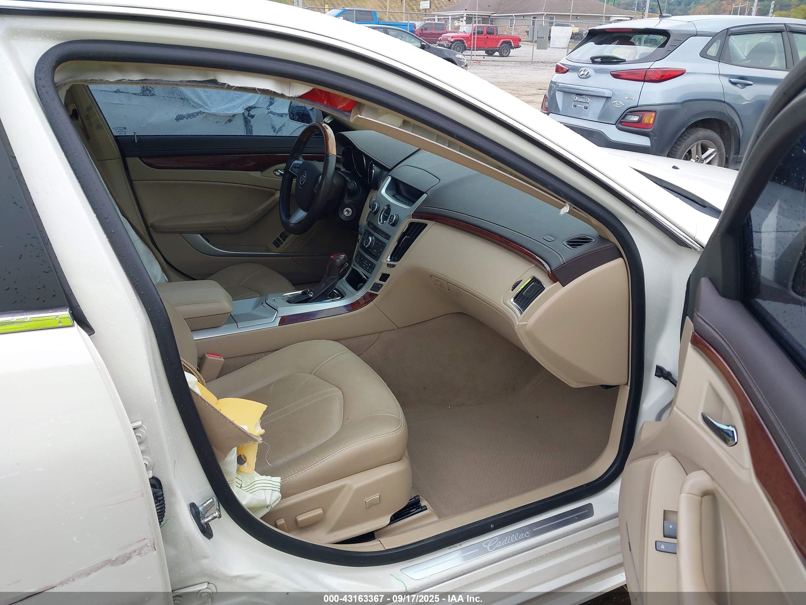 CADILLAC CTS image 5