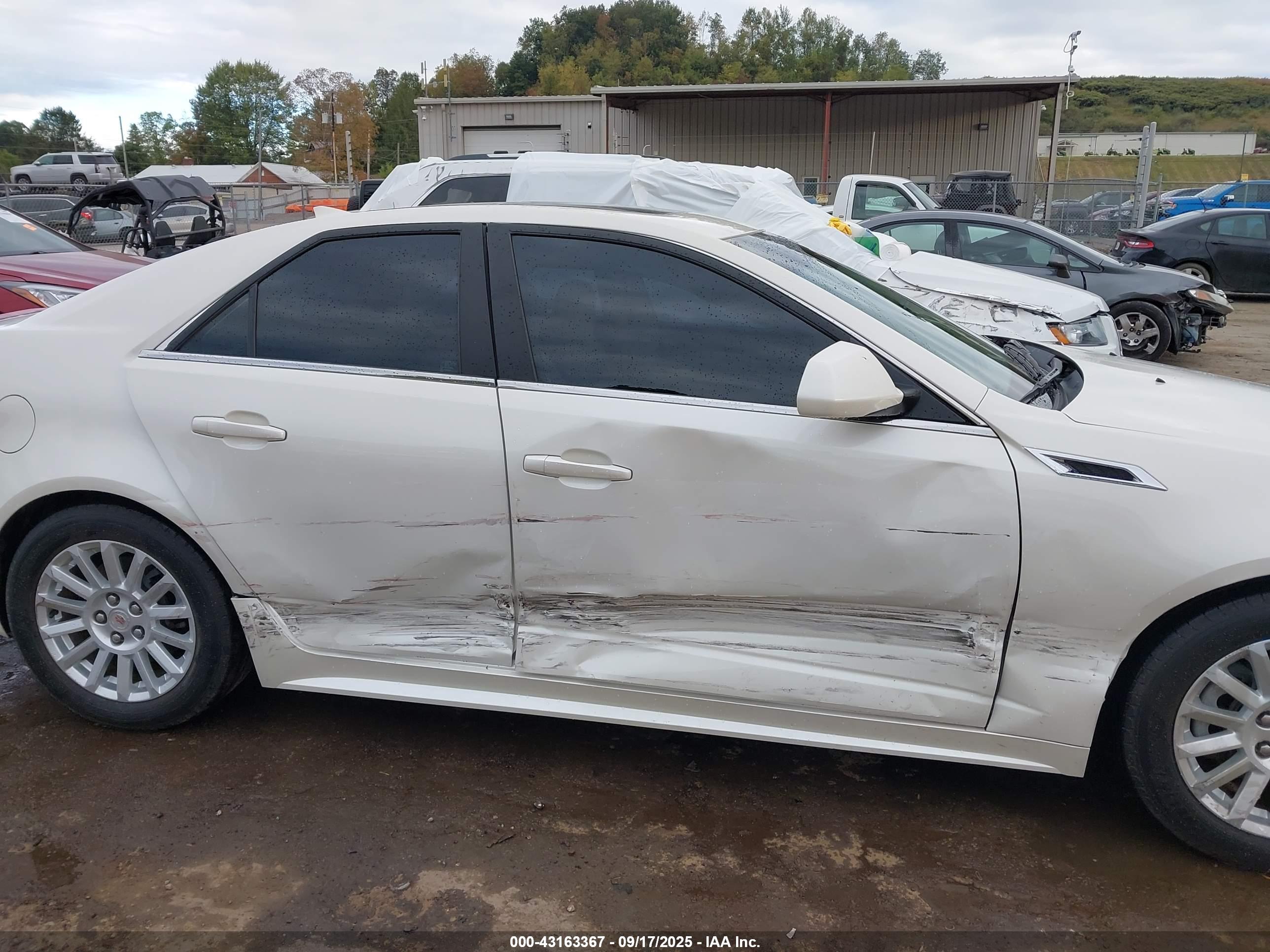 CADILLAC CTS image 6