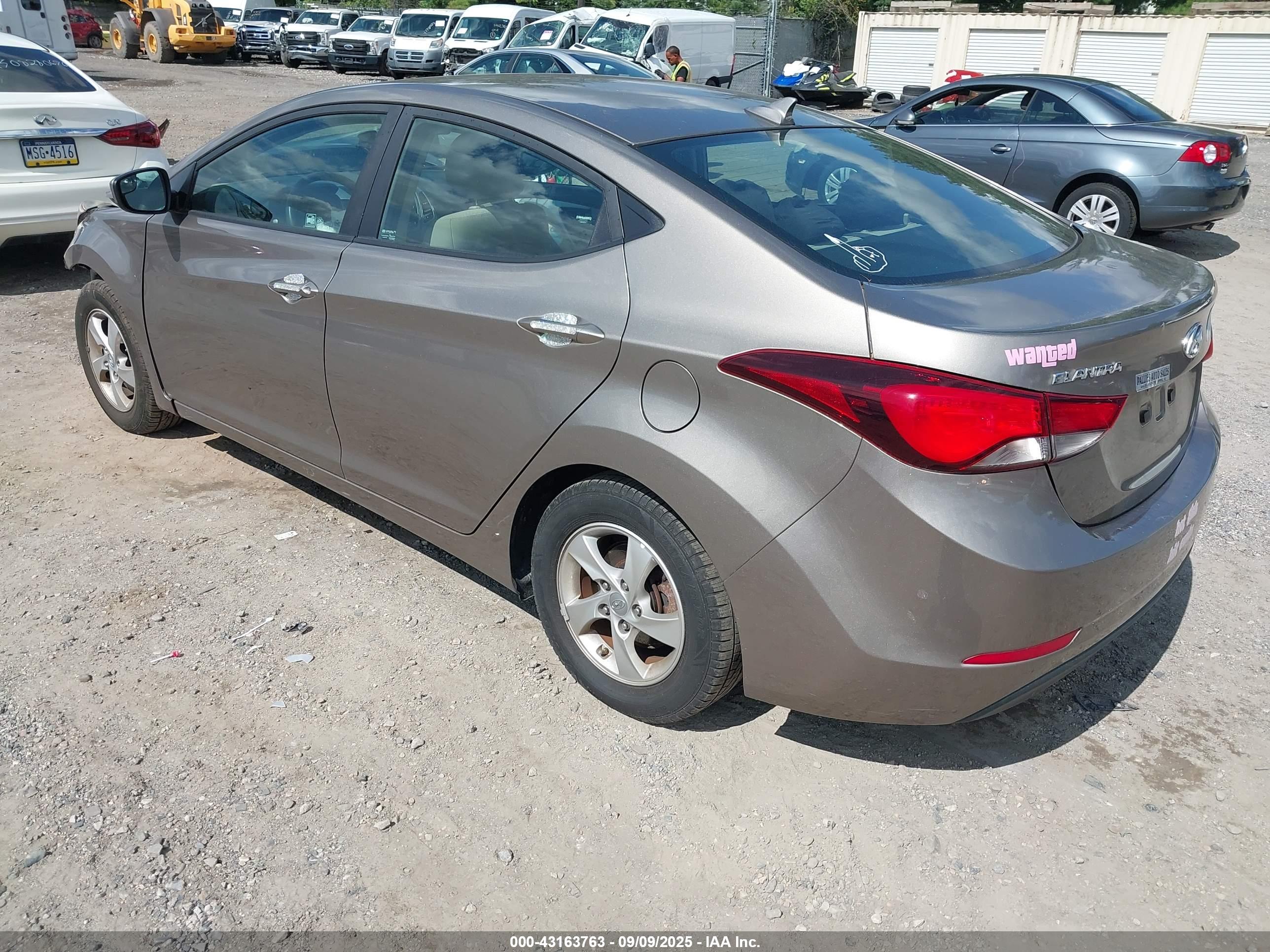 HYUNDAI ELANTRA image 3