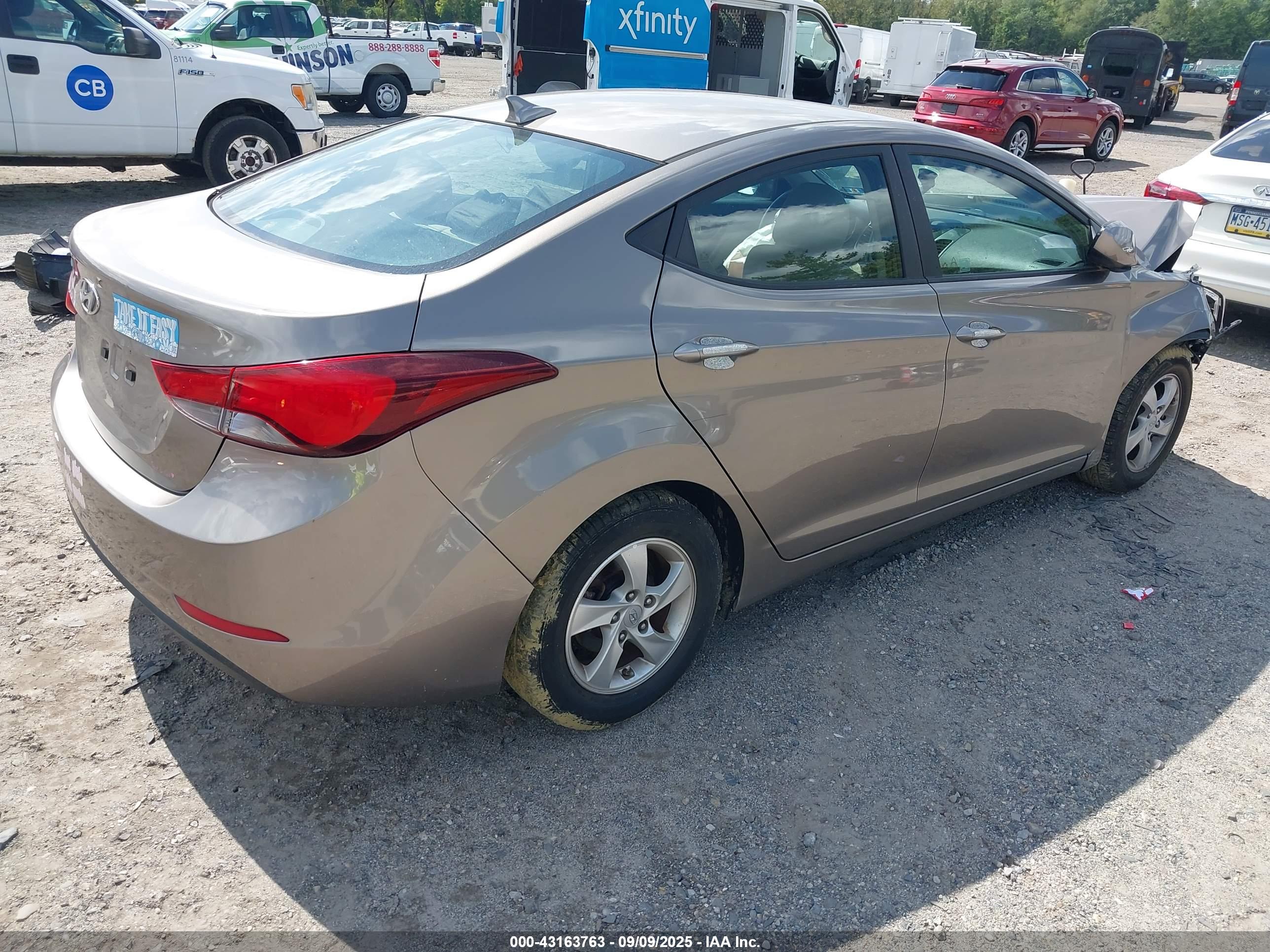 HYUNDAI ELANTRA image 4
