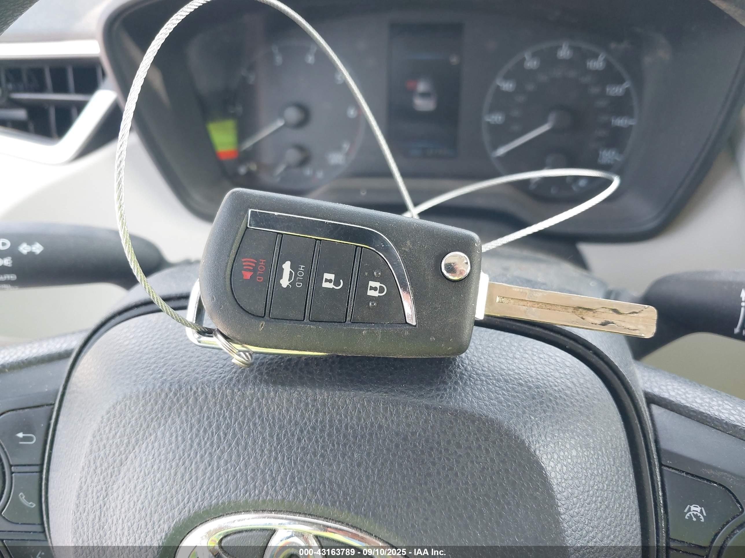 TOYOTA COROLLA image 11